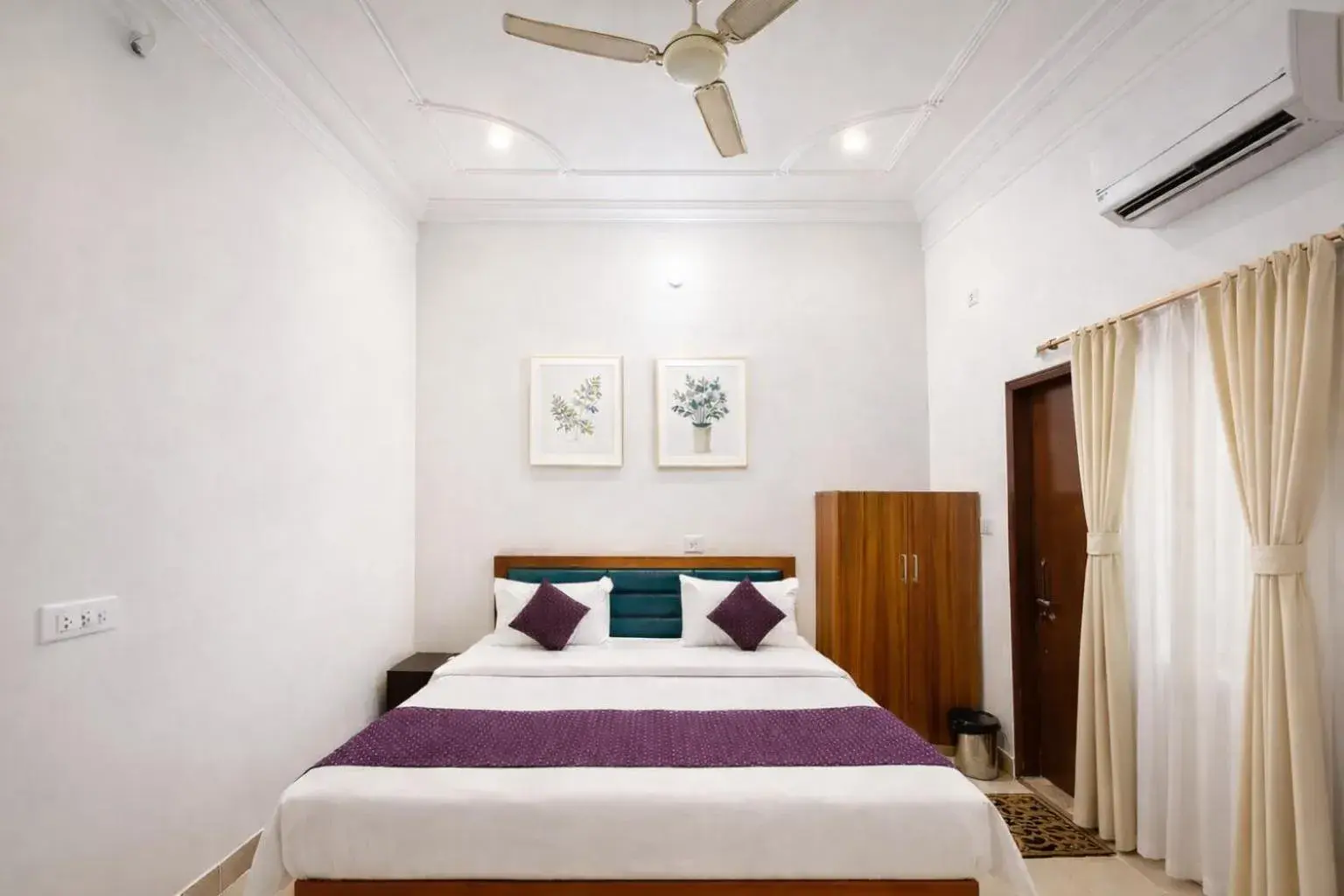 Budget Double Room in Murli Manohar Palace Budget Double Room in Murli Manohar Palace