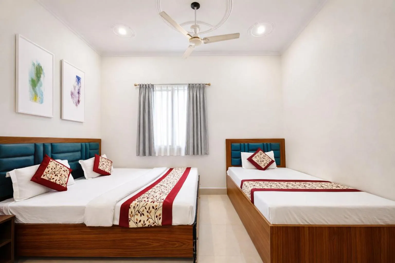 Bed in Murli Manohar Palace