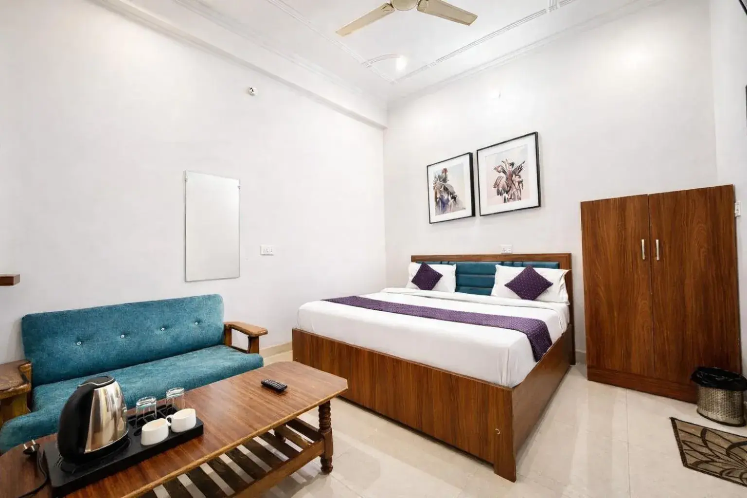 Budget Double Room in Murli Manohar Palace Budget Double Room in Murli Manohar Palace