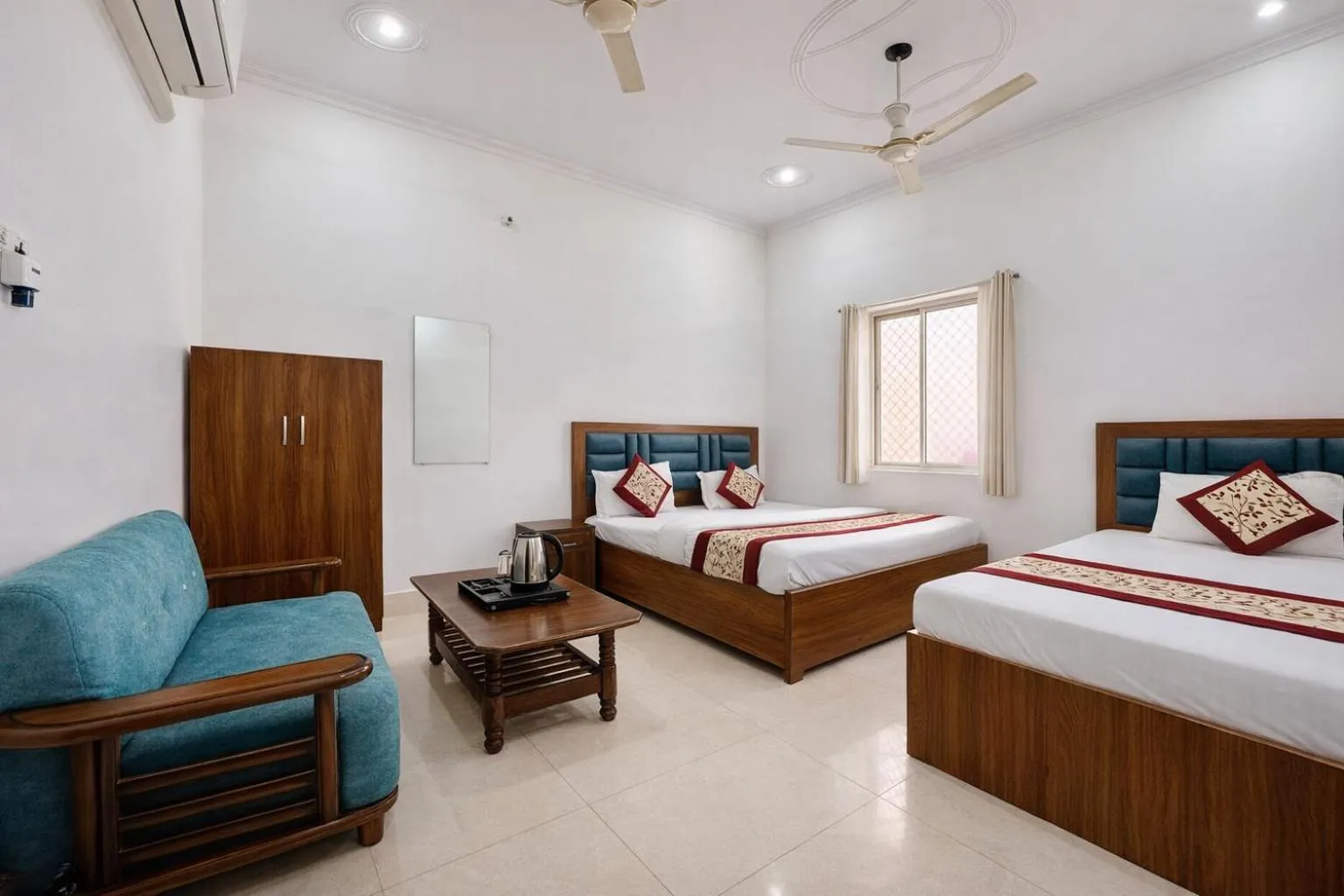 Bed in Murli Manohar Palace