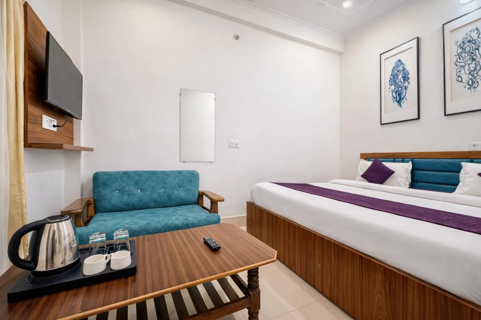 Bed in Murli Manohar Palace