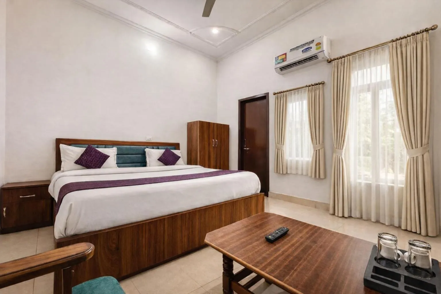 Bed in Murli Manohar Palace