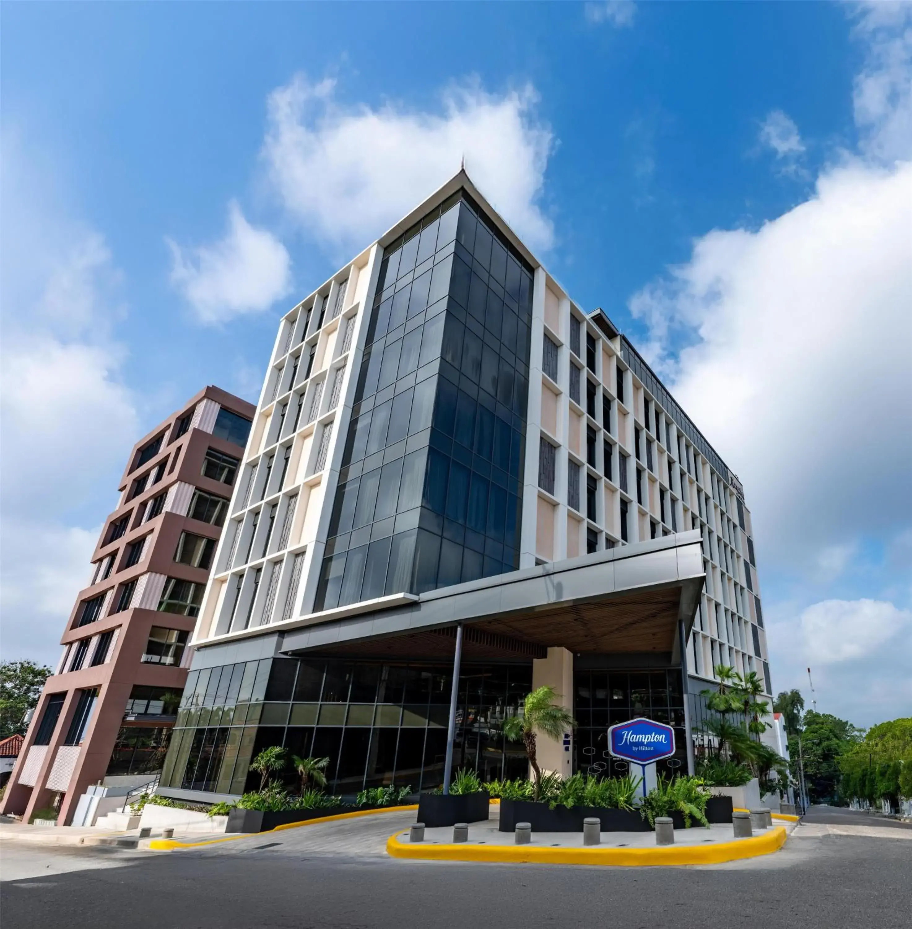 Property building in Hotel Hampton By Hilton Santiago De Los Caballeros Property building in Hotel Hampton By Hilton Santiago De Los Caballeros