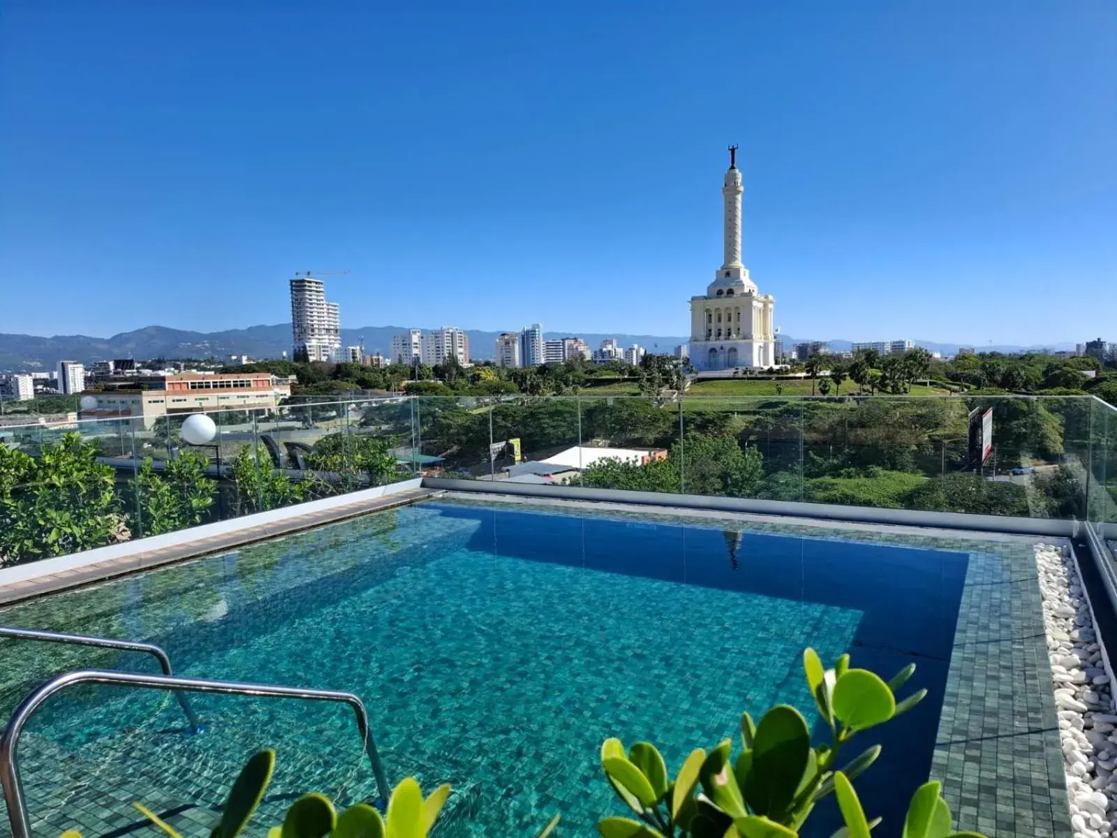 Swimming pool in Hotel Hampton By Hilton Santiago De Los Caballeros Swimming pool in Hotel Hampton By Hilton Santiago De Los Caballeros