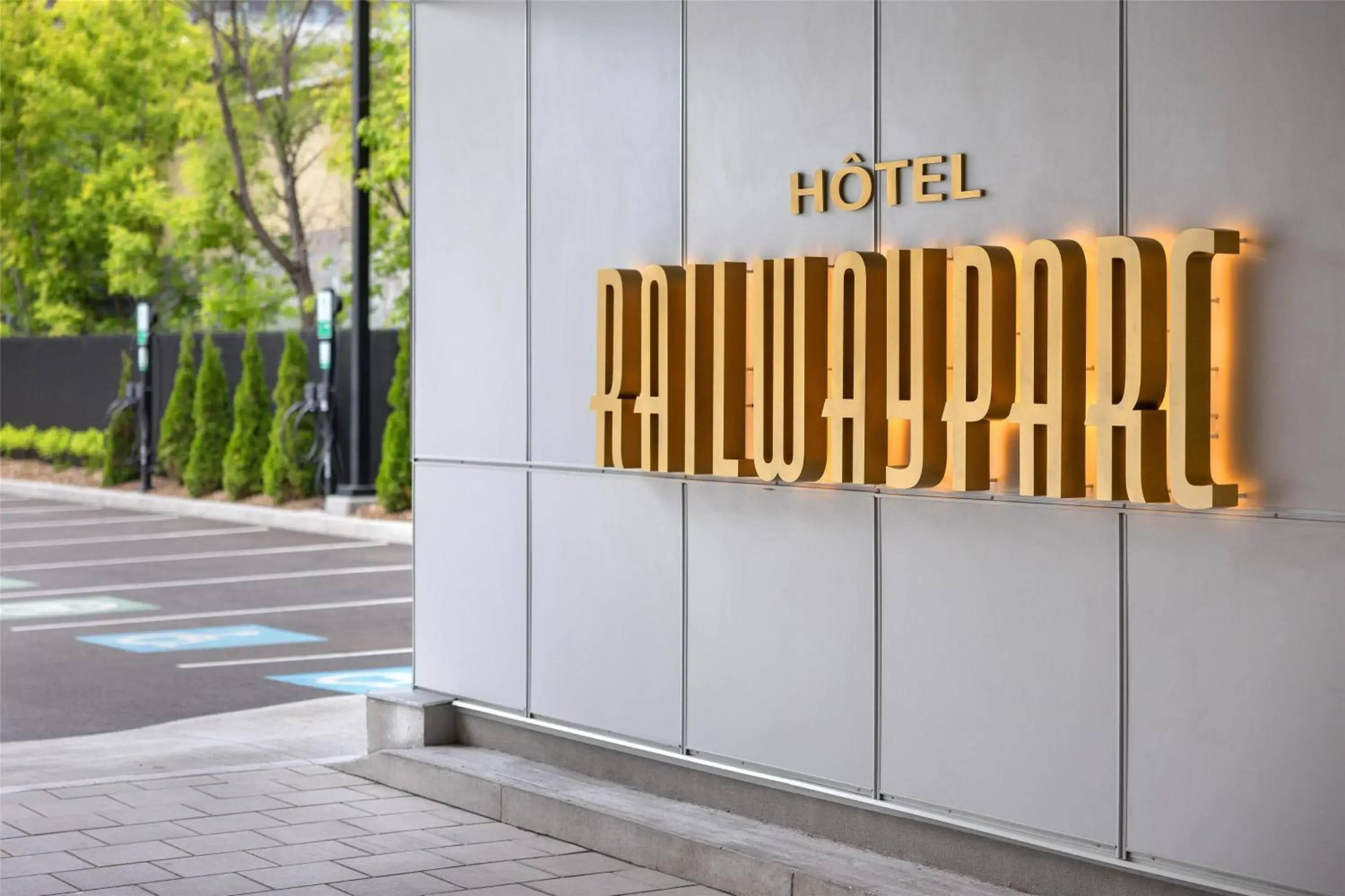 Property building in Hotel Railwayparc Montreal, Tapestry Collection By Hilton Property building in Hotel Railwayparc Montreal, Tapestry Collection By Hilton