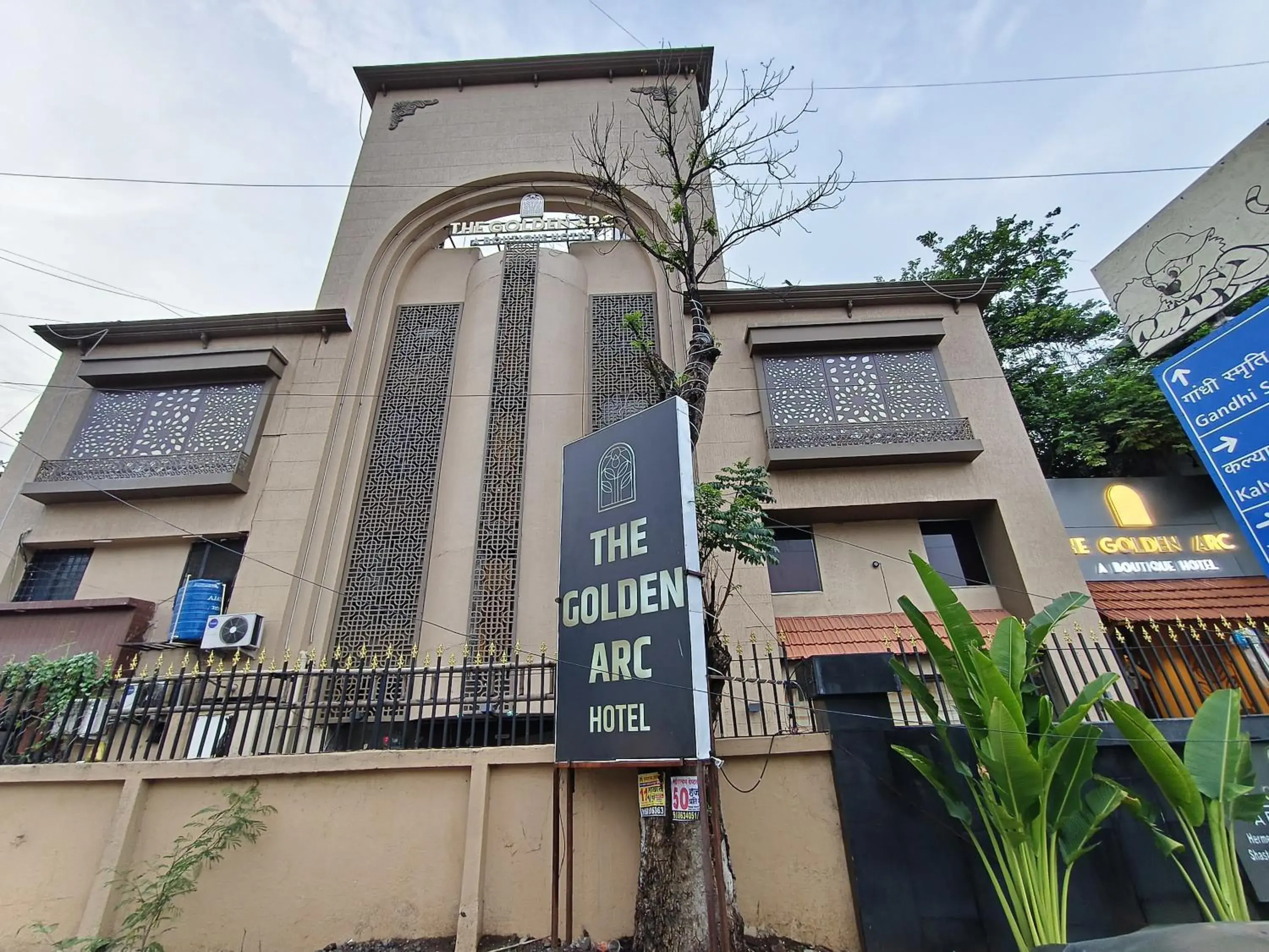 Property building in The Golden Arc Property building in The Golden Arc