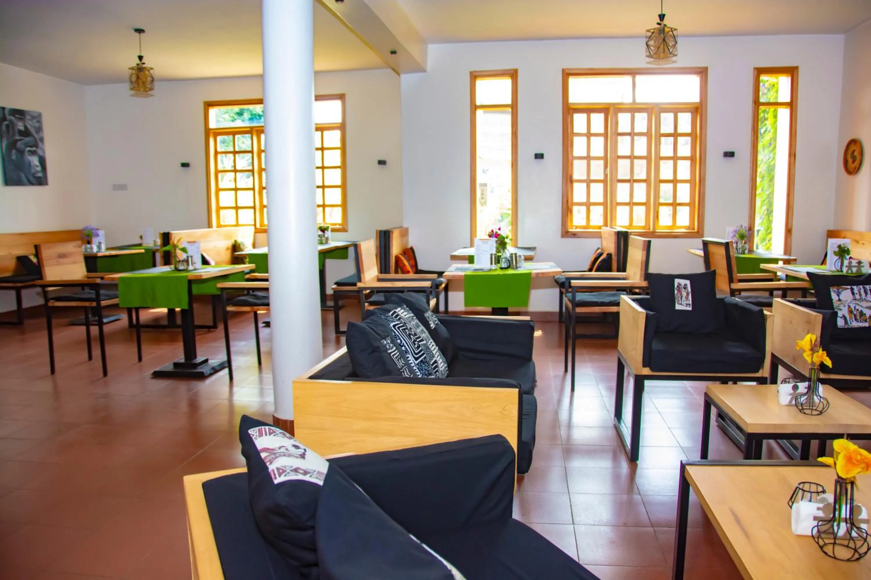 Restaurant/places to eat in Coffee Pot Hotel