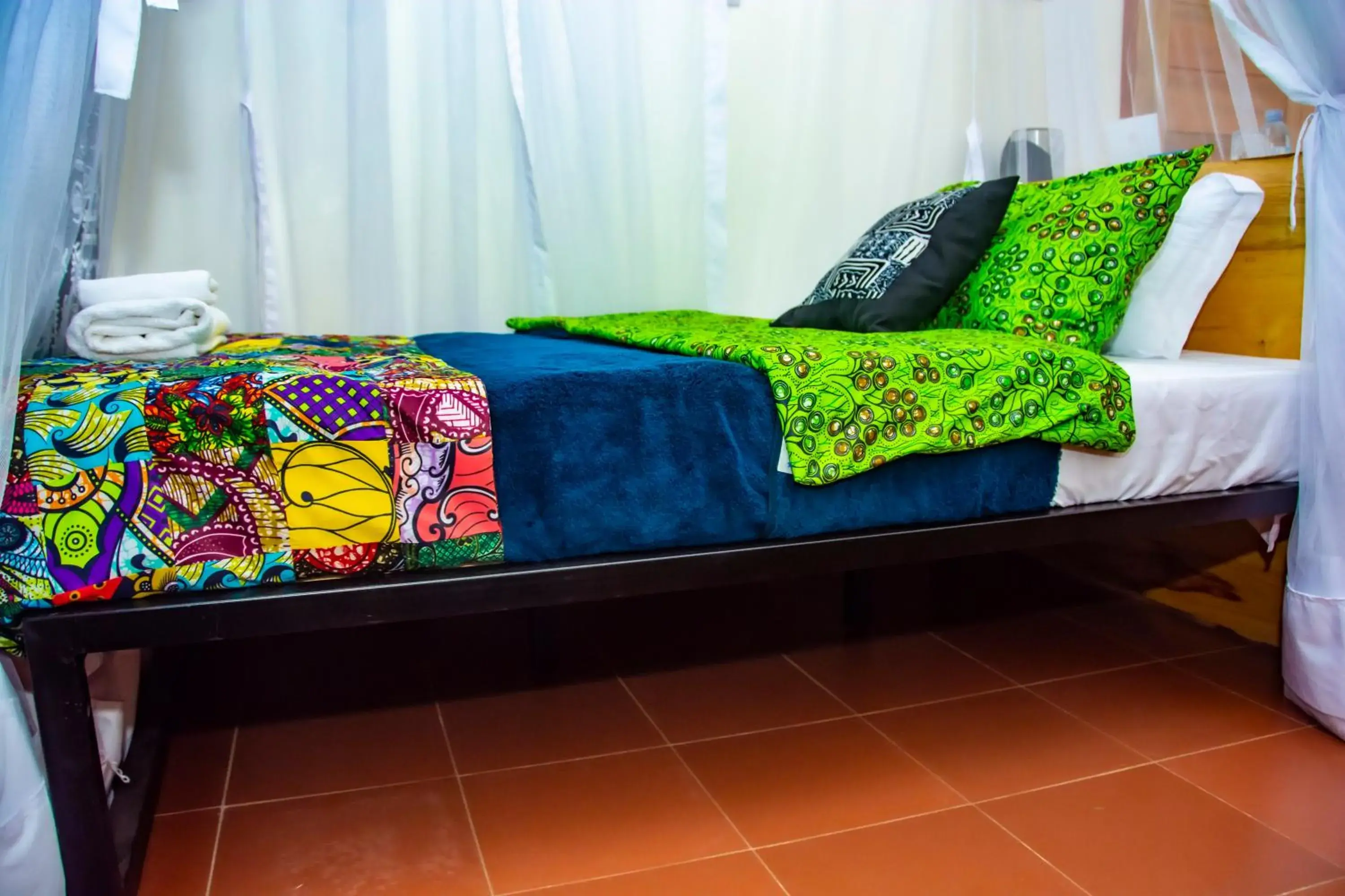Single Room with Private Bathroom - single occupancy in Coffee Pot Hotel Single Room with Private Bathroom - single occupancy in Coffee Pot Hotel