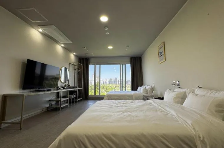 Balcony/Terrace, Bed in Centum Hotel Mokpo Namak branch