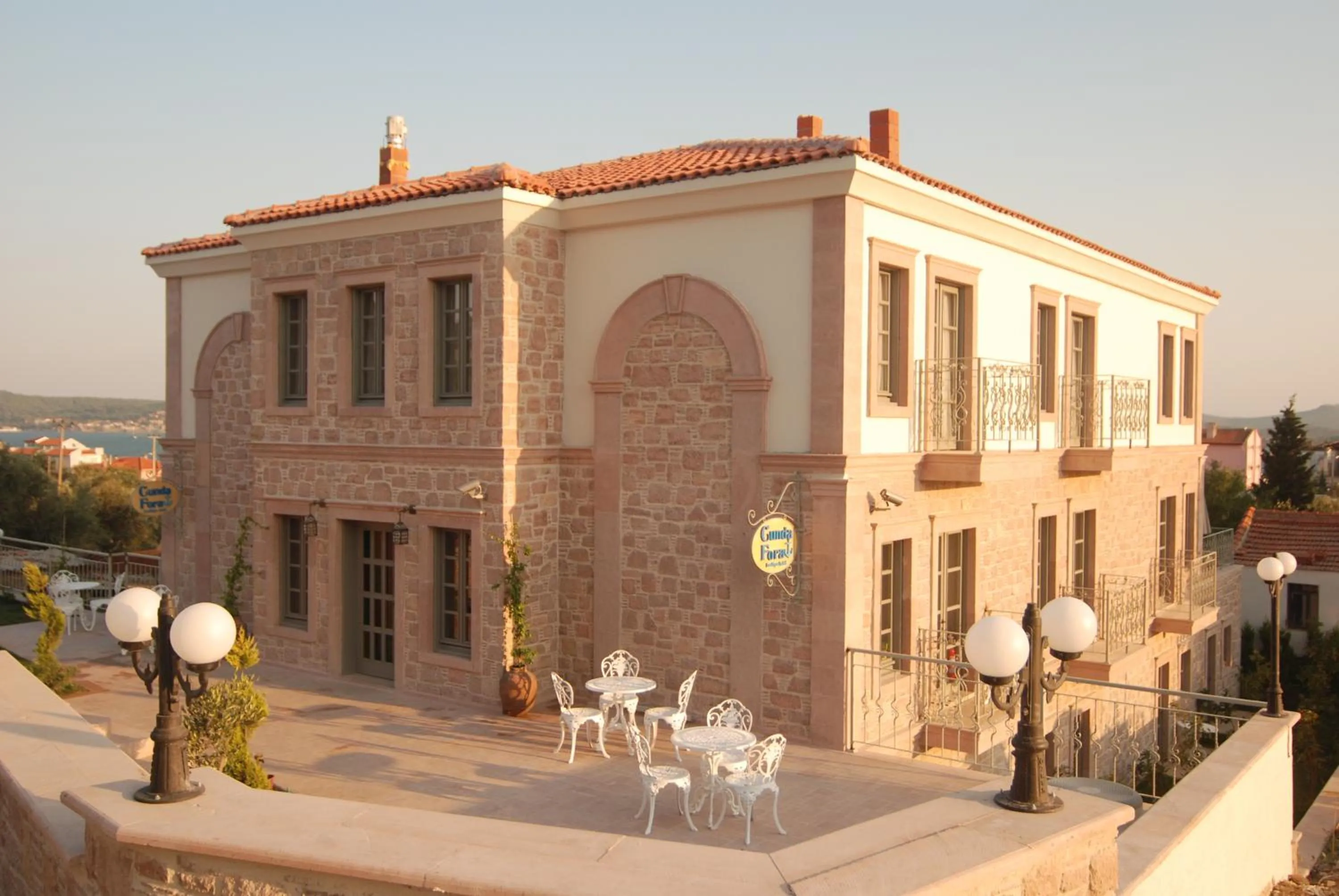 Facade/entrance in Cunda Fora Hotel