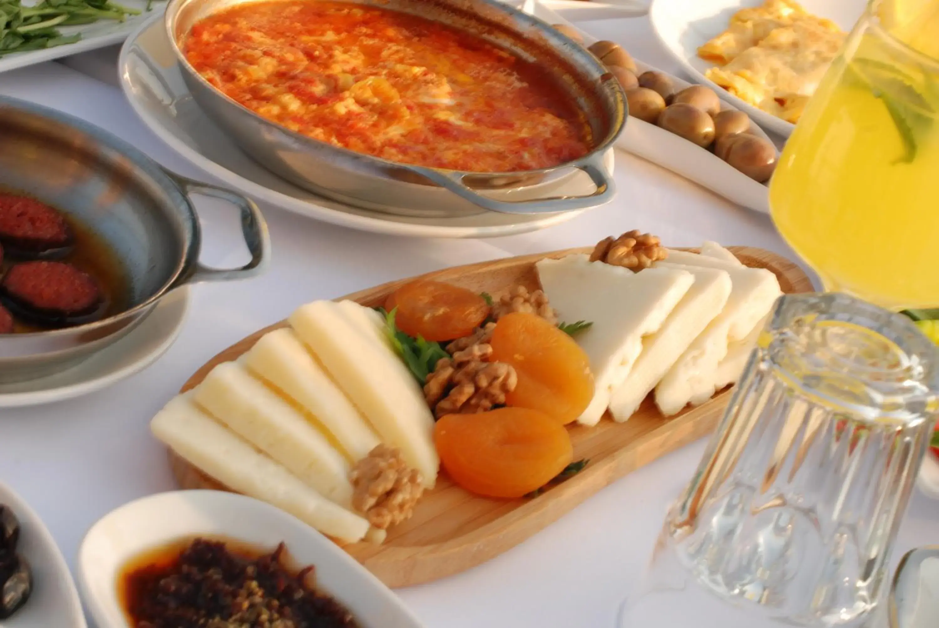 Breakfast in Cunda Fora Hotel Breakfast in Cunda Fora Hotel