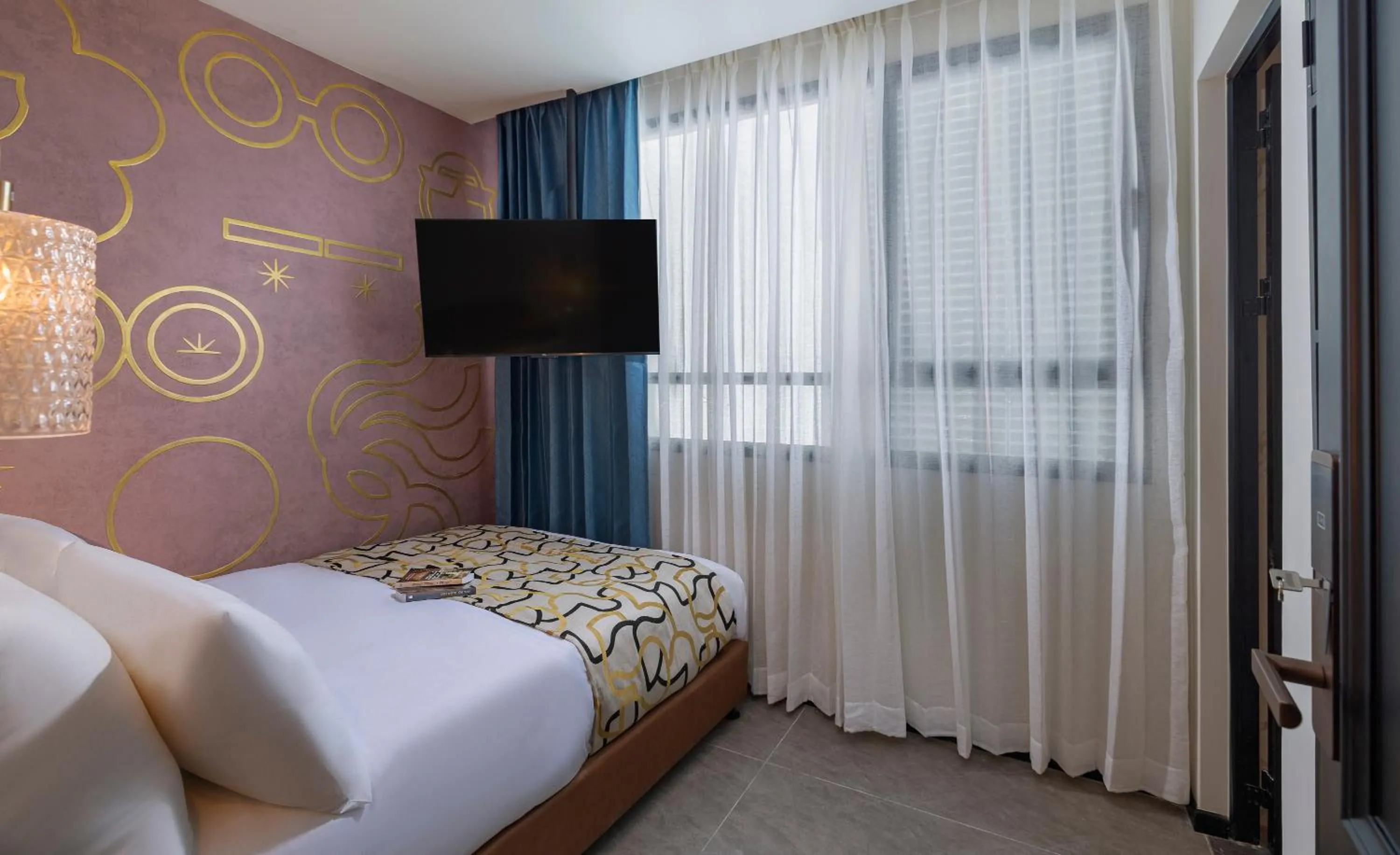 Economy Single Room - single occupancy in Iconic Hotel - by Echo Hotels