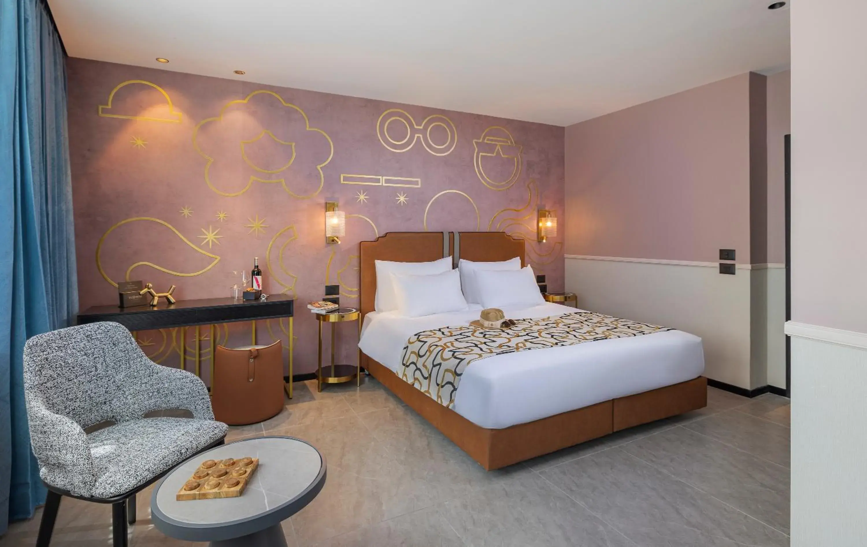 Deluxe Double Room - Disability Access in Iconic Hotel - by Echo Hotels Deluxe Double Room - Disability Access in Iconic Hotel - by Echo Hotels