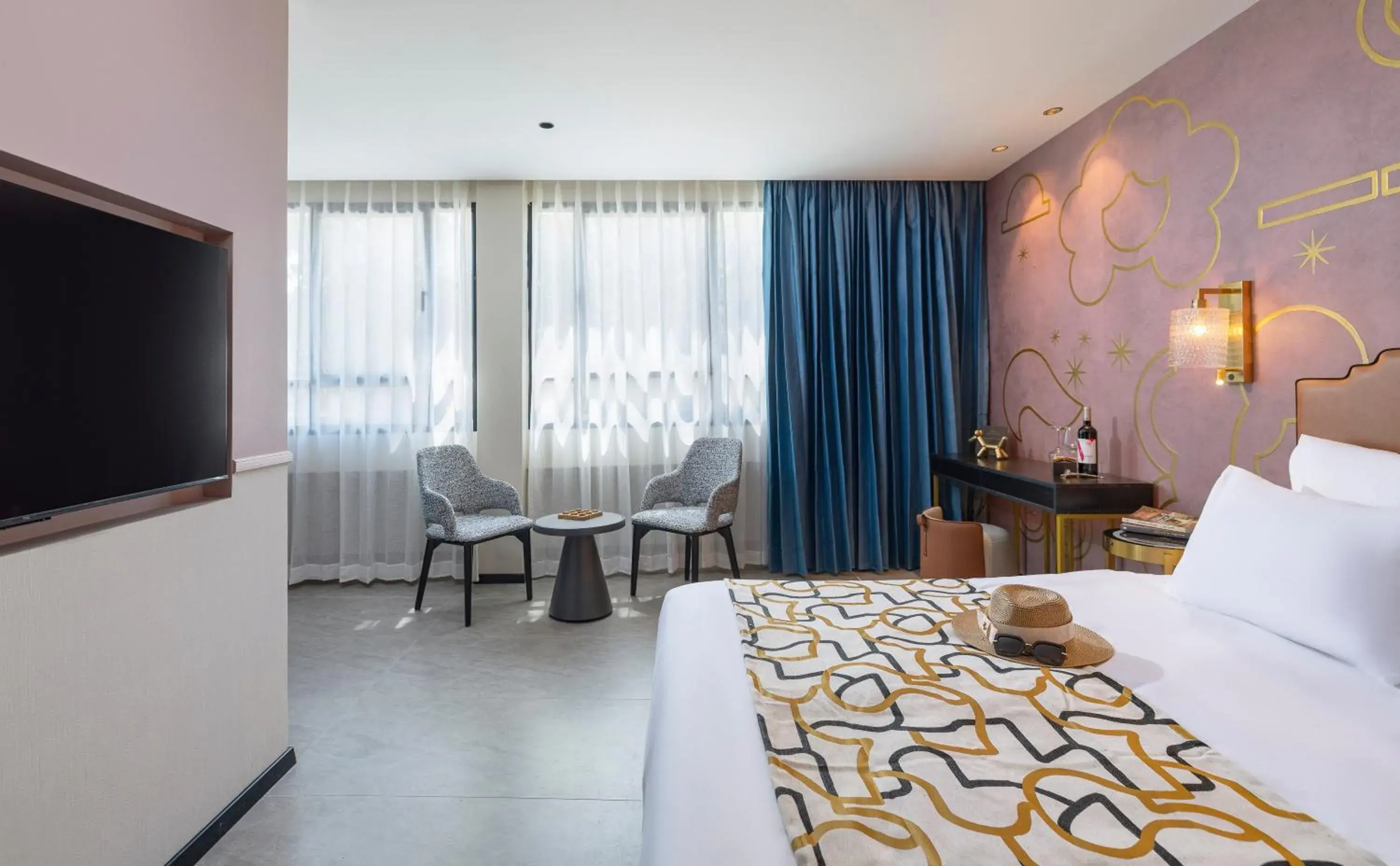 Deluxe Double Room - Disability Access in Iconic Hotel - by Echo Hotels Deluxe Double Room - Disability Access in Iconic Hotel - by Echo Hotels