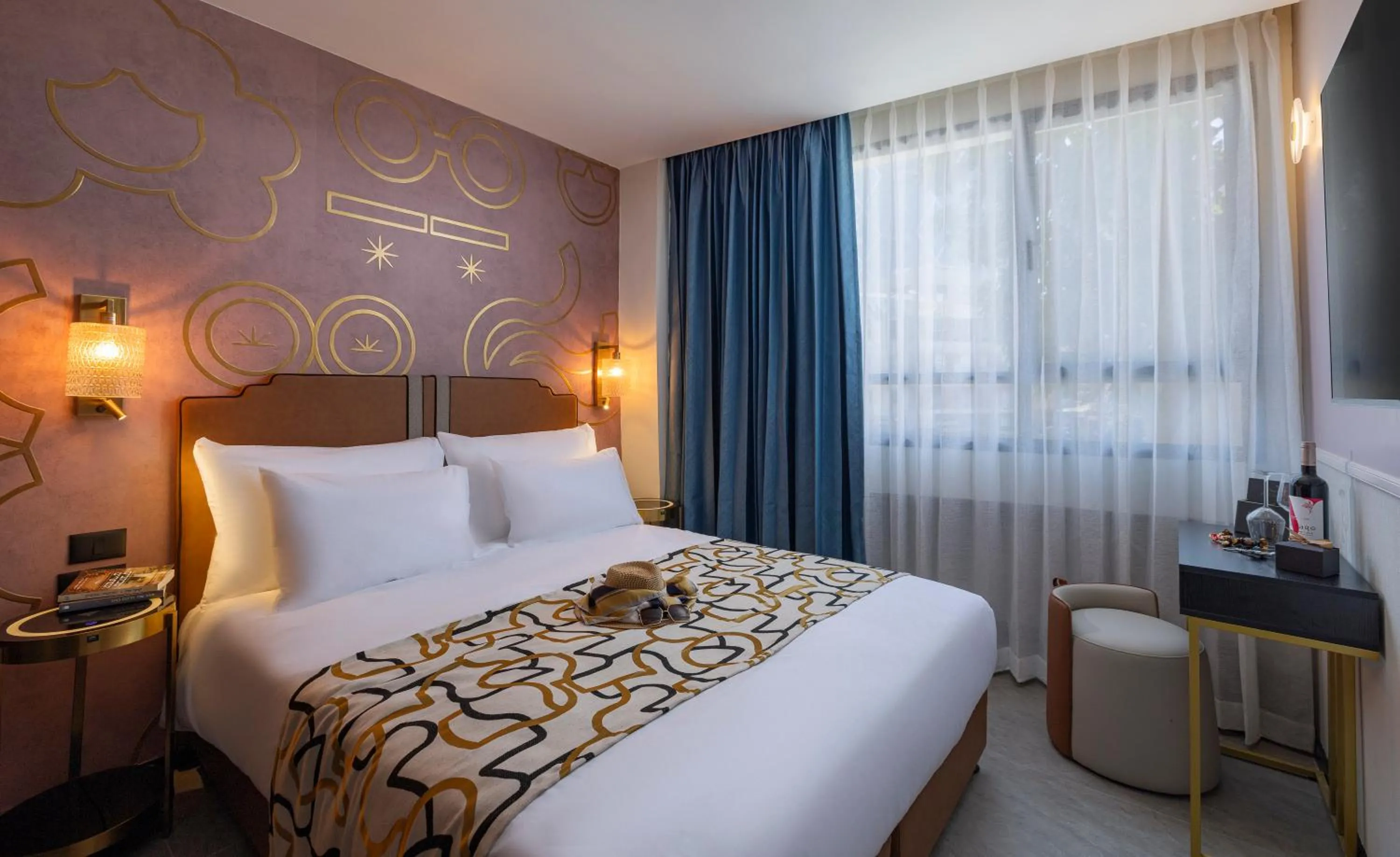 Iconic Hotel - by Echo Hotels