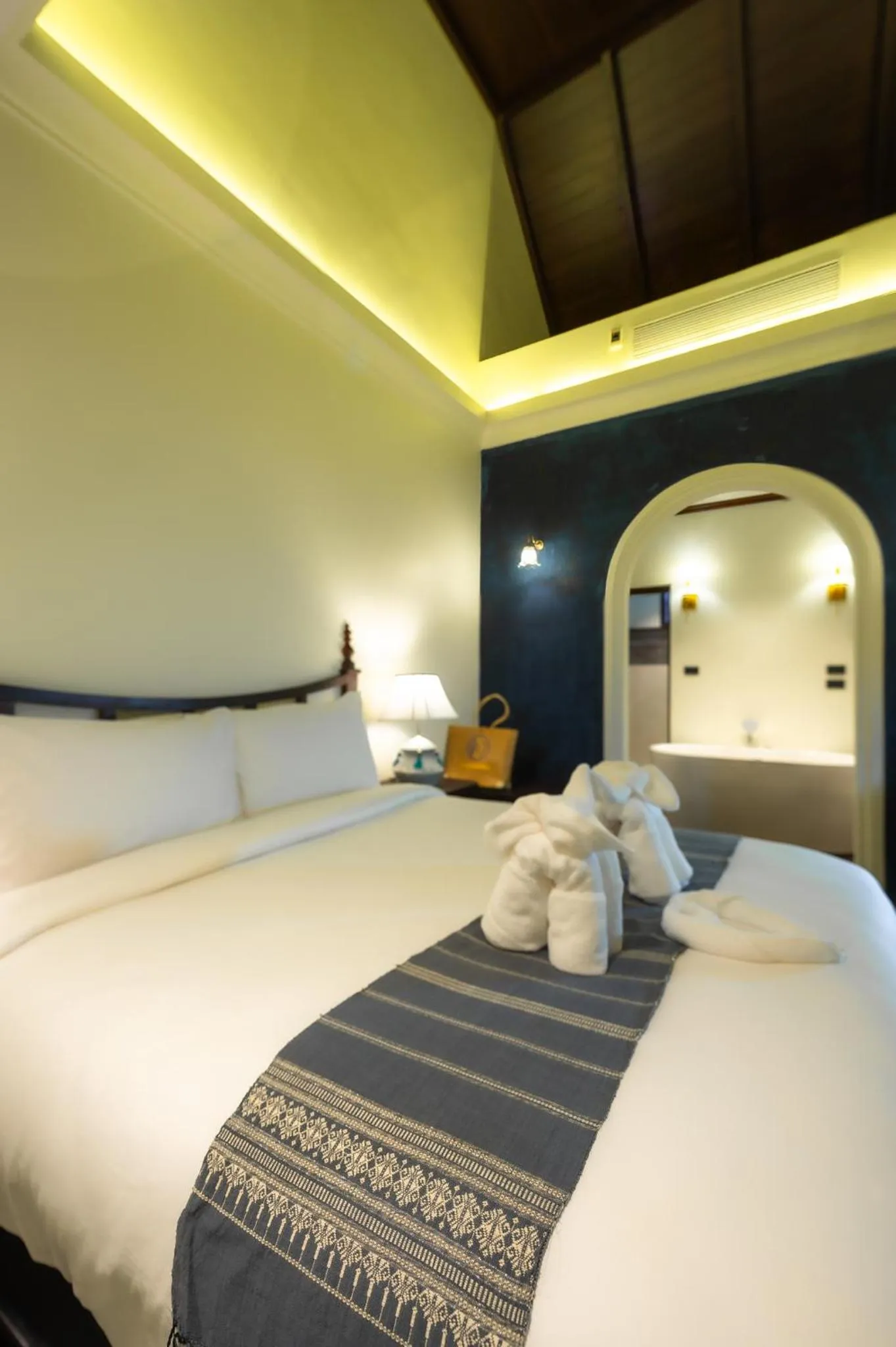 Bed in Sengphachanh Heritage Boutique