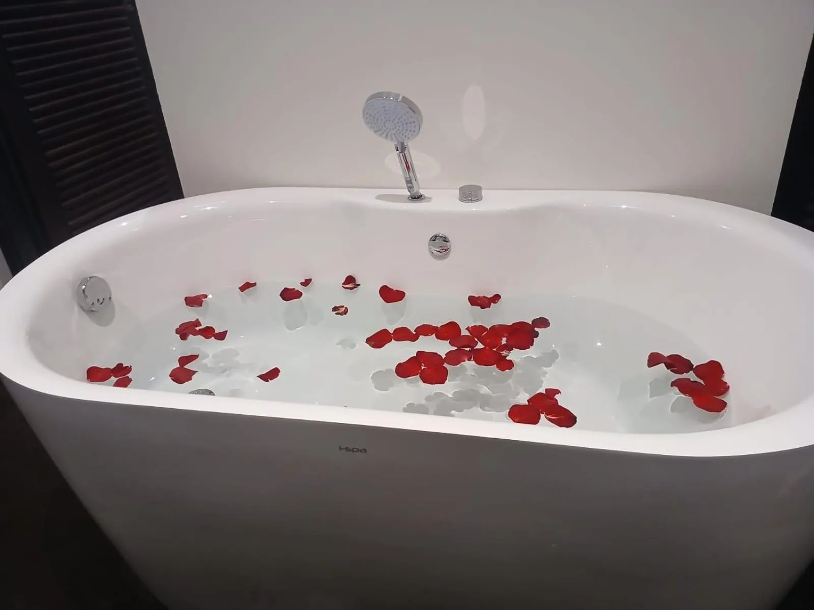 Bath in Sengphachanh Heritage Boutique