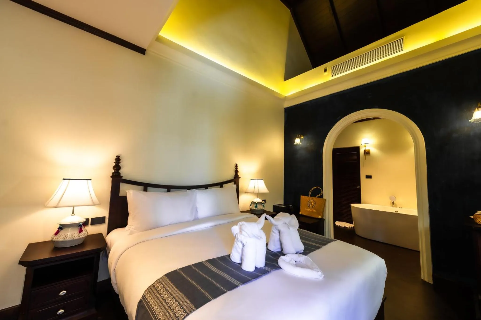 Bed in Sengphachanh Heritage Boutique