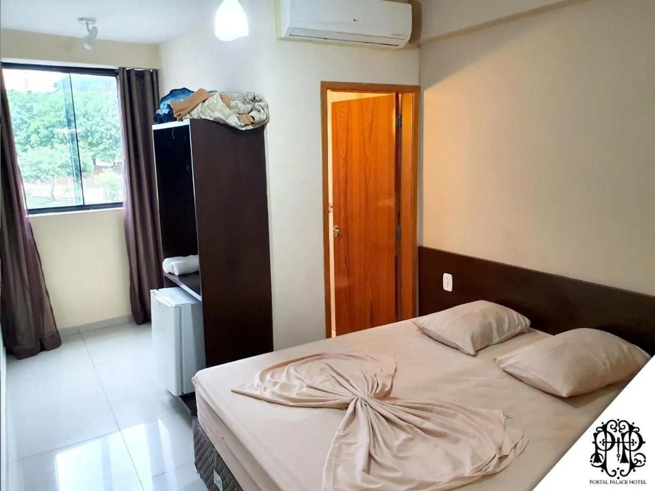 Bedroom, Bed in Portal Palace Hotel