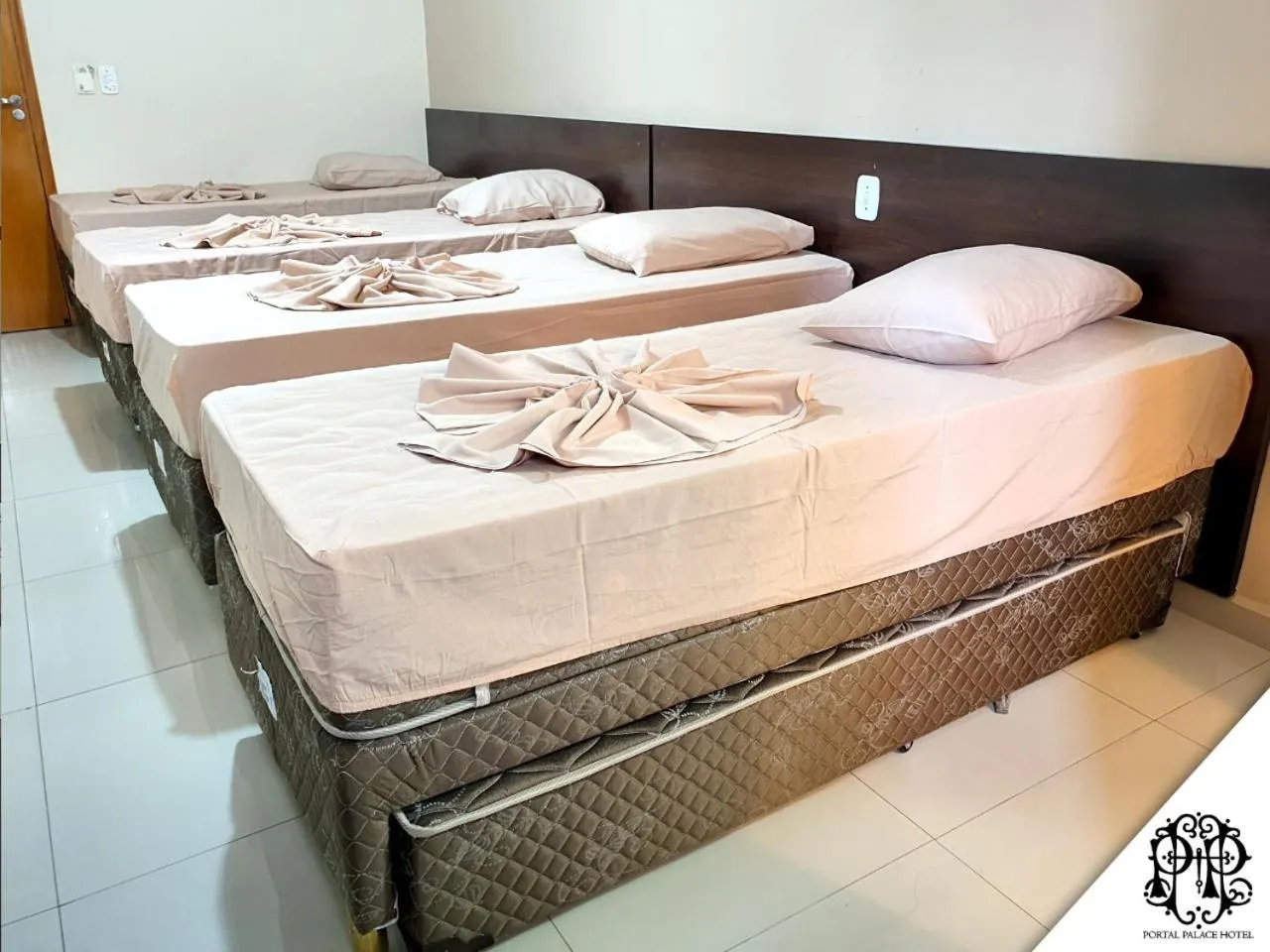 Bed in Portal Palace Hotel