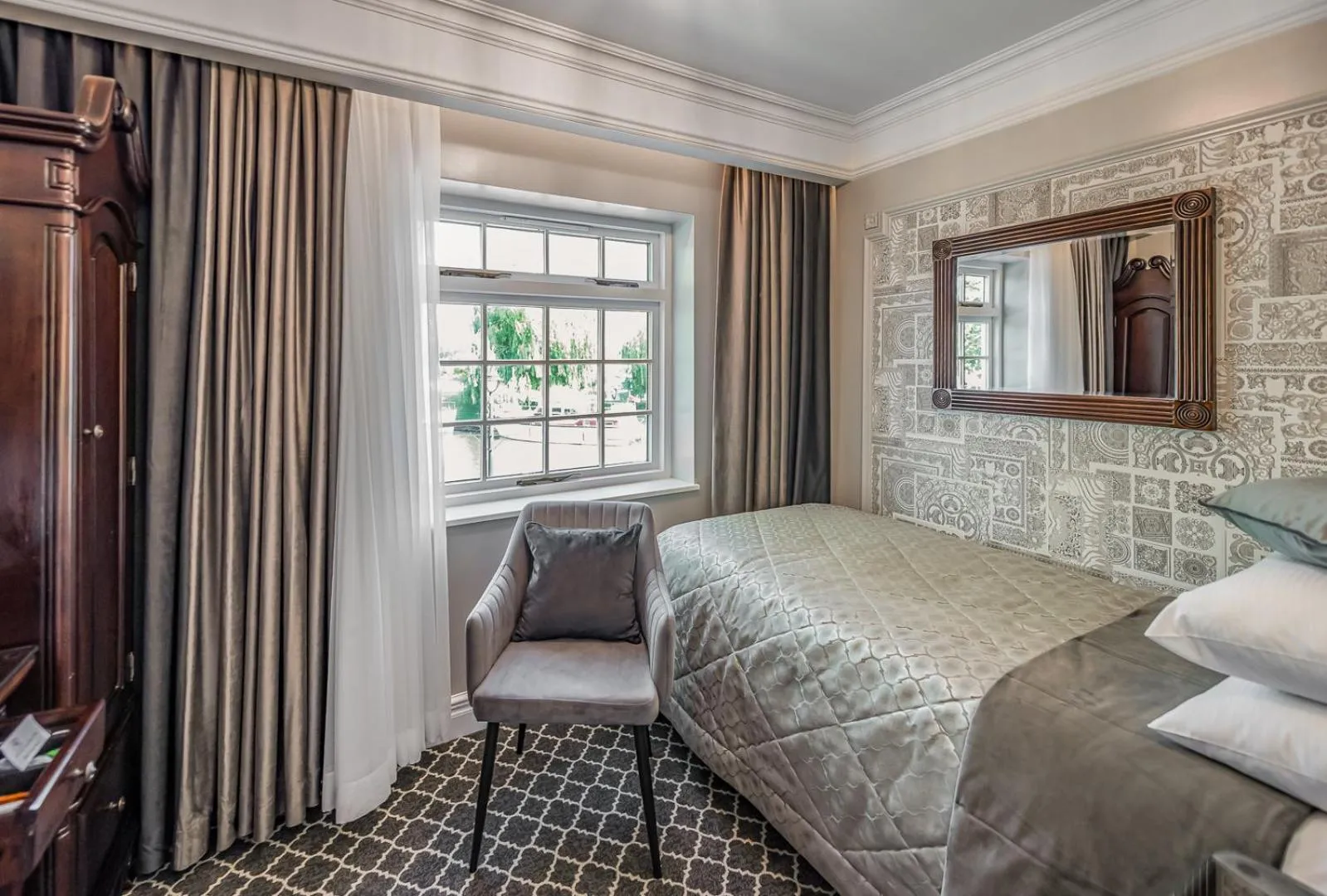 Bed in Riverside Inn