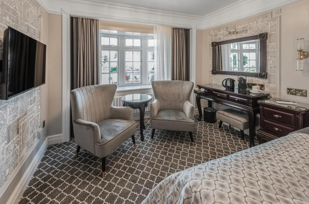 TV and multimedia, Bed in Riverside Inn