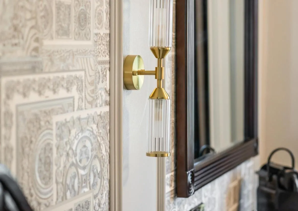 Decorative detail in Riverside Inn