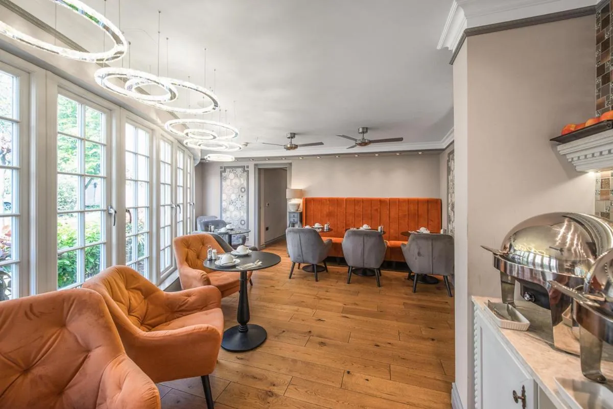 Dining area in Riverside Inn