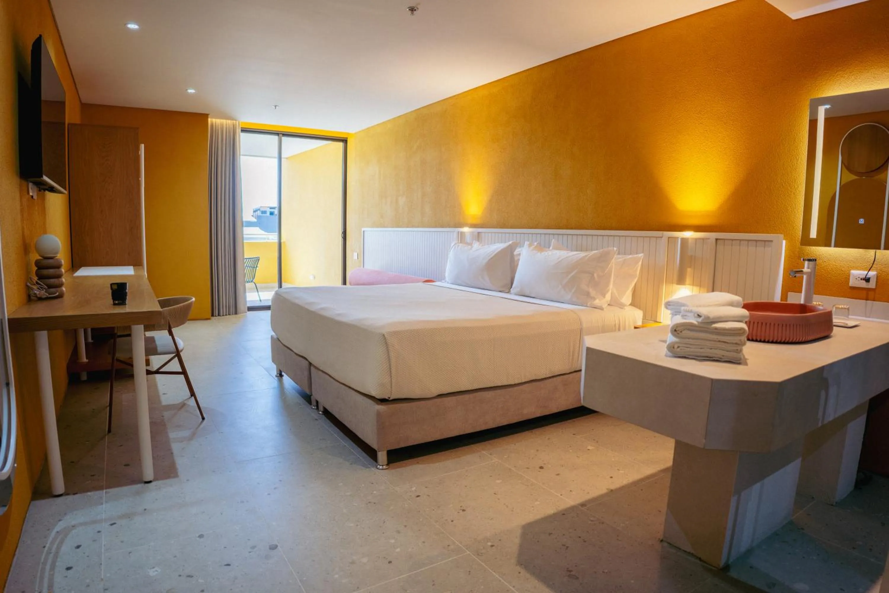 Bed in Zapadilly Tree Hotel