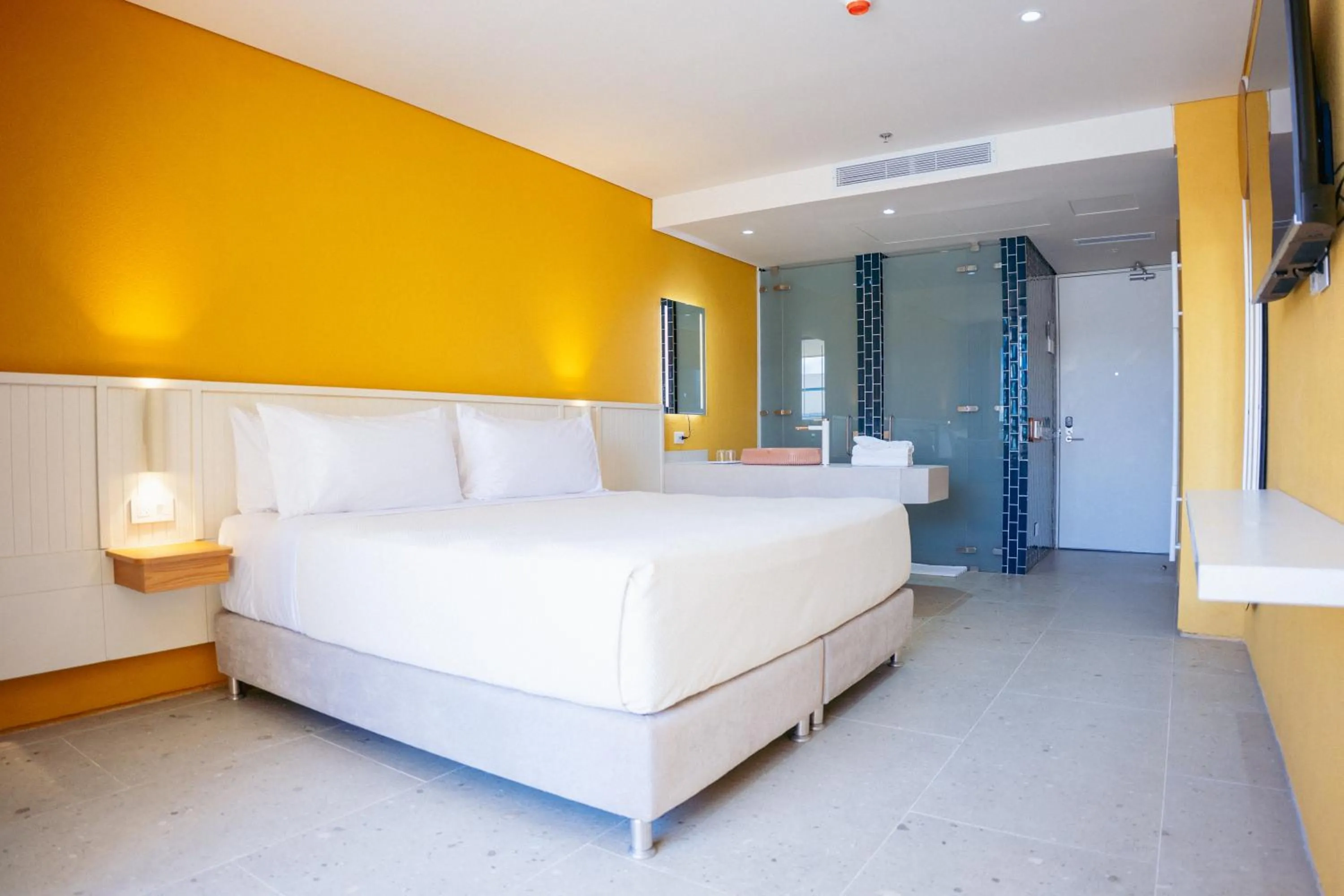 Bed in Zapadilly Tree Hotel