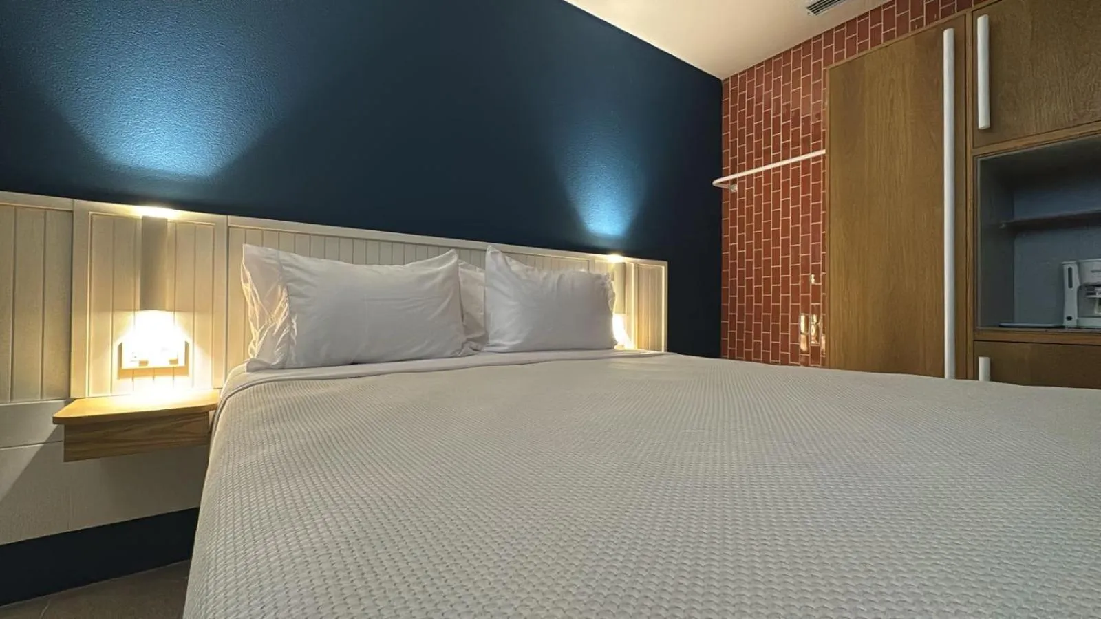 Bed in Zapadilly Tree Hotel