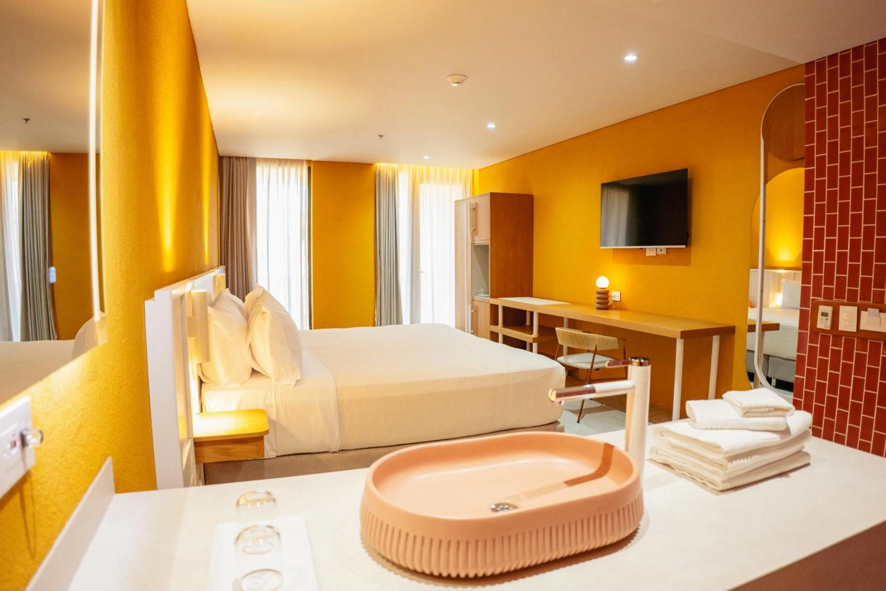 Bed in Zapadilly Tree Hotel