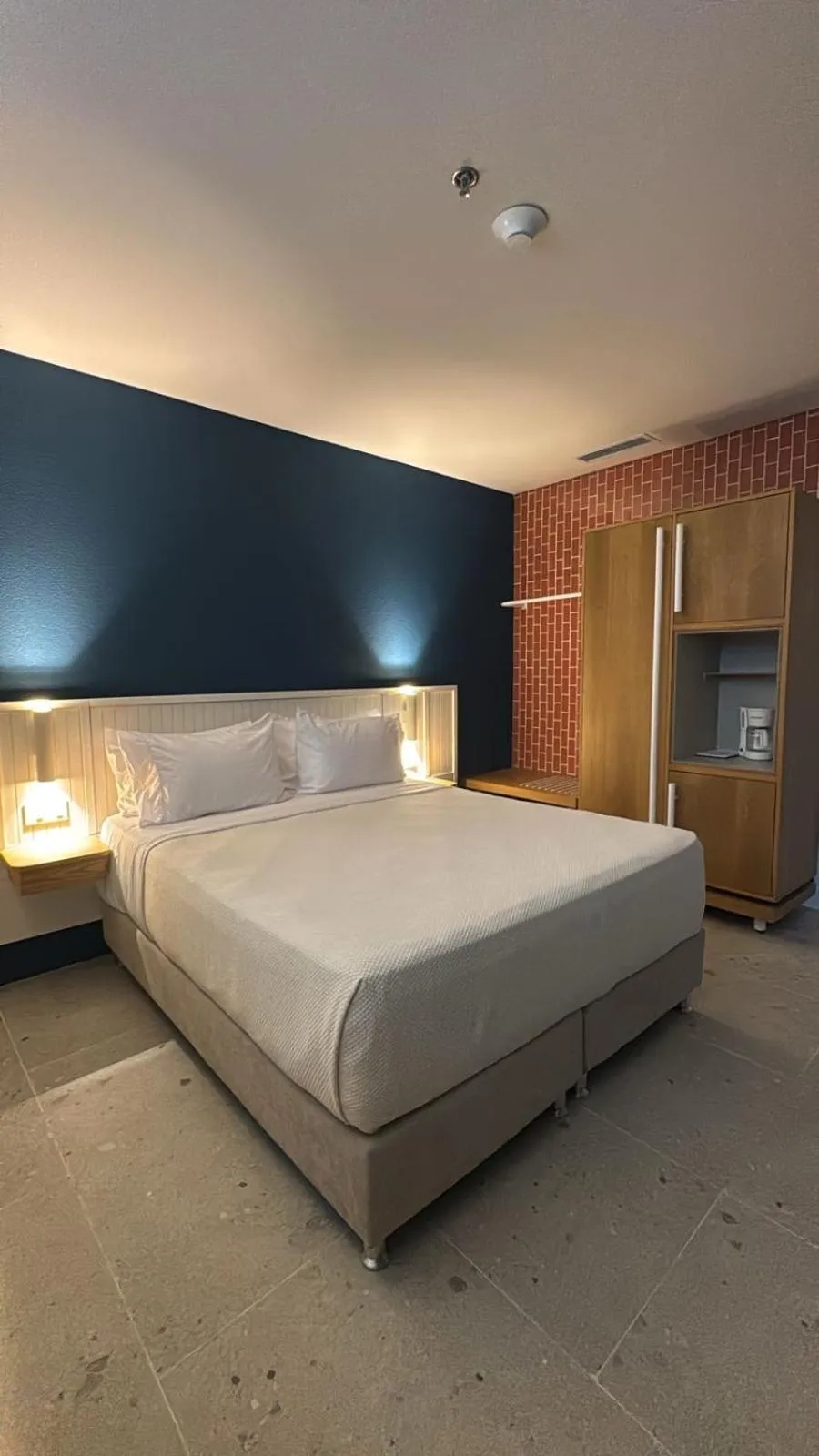 Bed in Zapadilly Tree Hotel