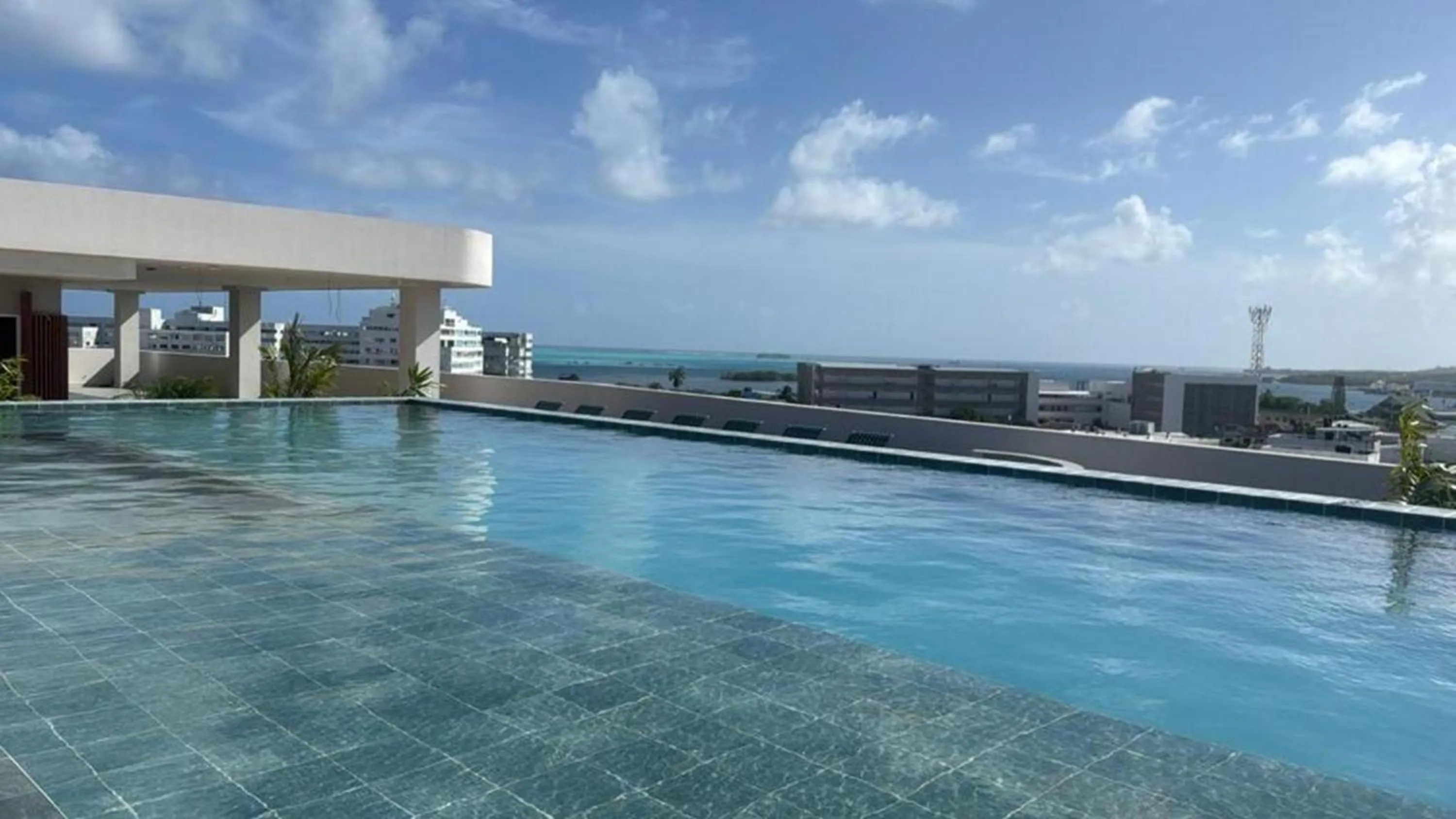 Swimming pool in Zapadilly Tree Hotel