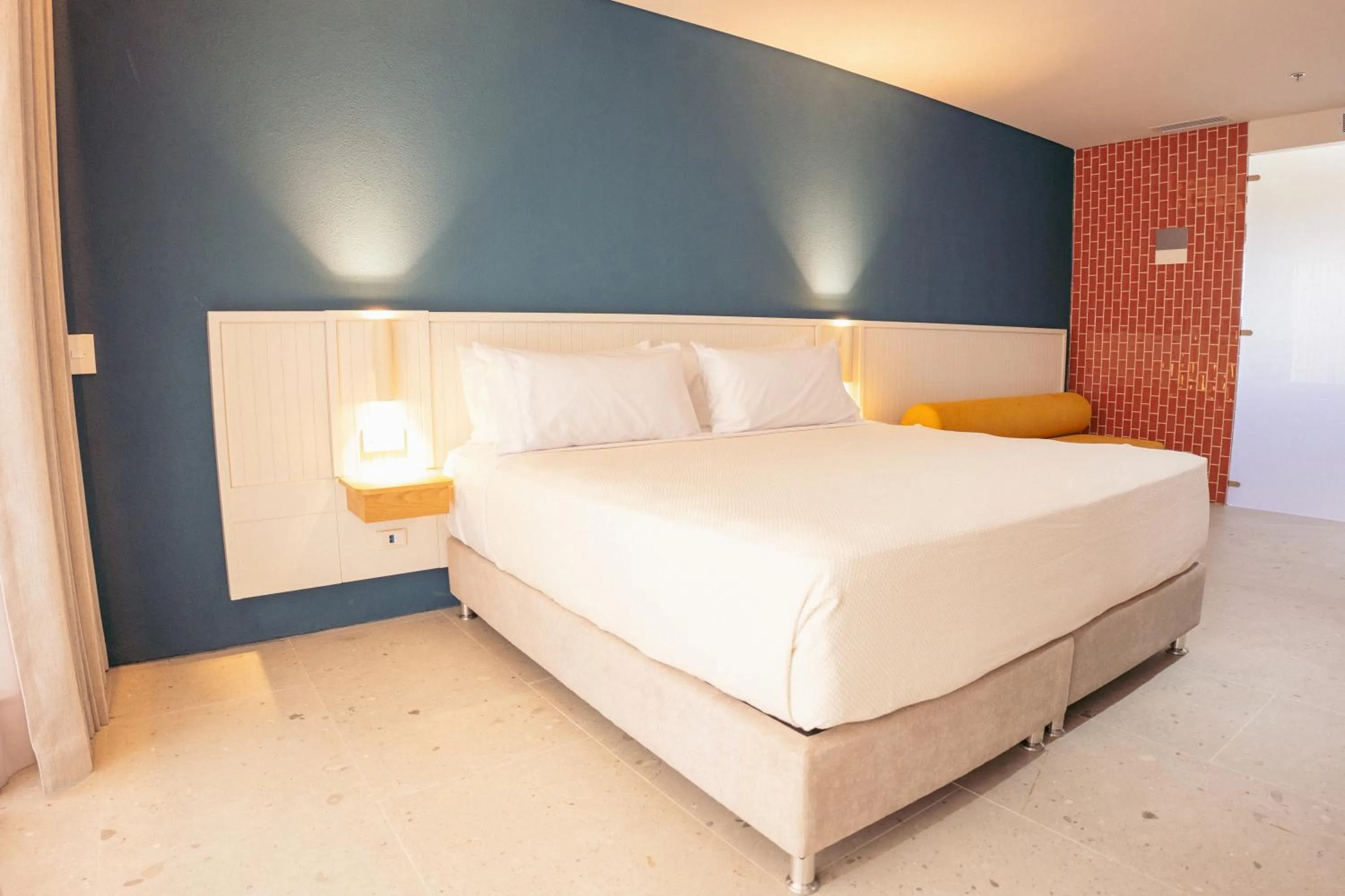 Bed in Zapadilly Tree Hotel