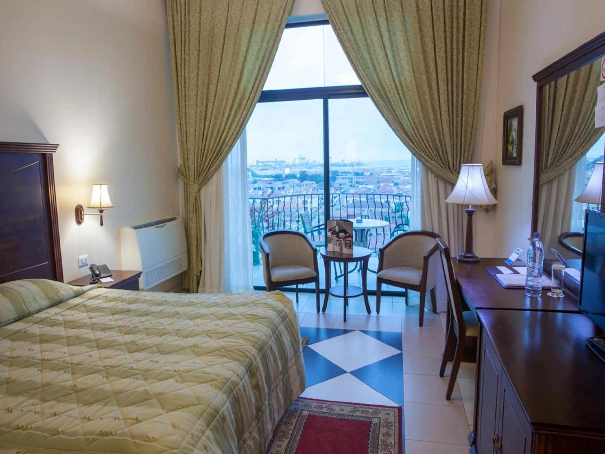 Photo of the whole room, Bed in Atlantic Palace Hotel