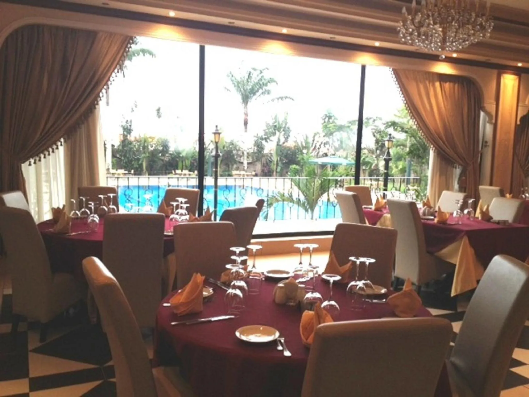 Restaurant/places to eat in Atlantic Palace Hotel
