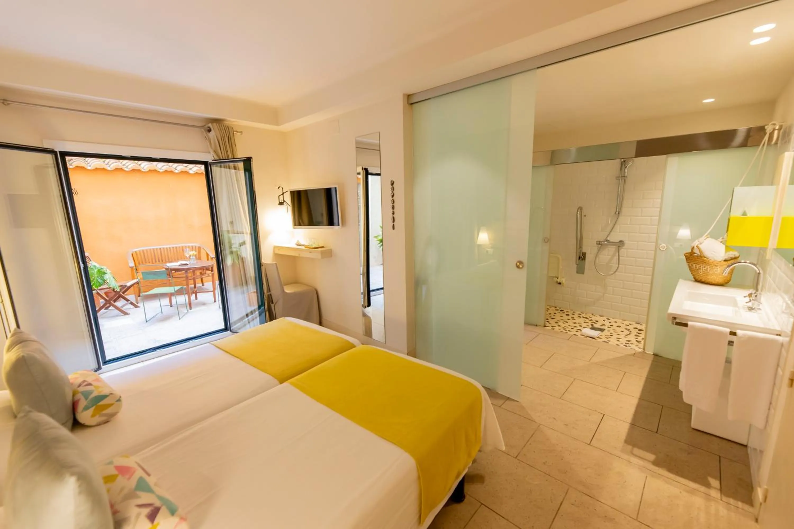 Bed in Hotel Tarongeta - Adults Only