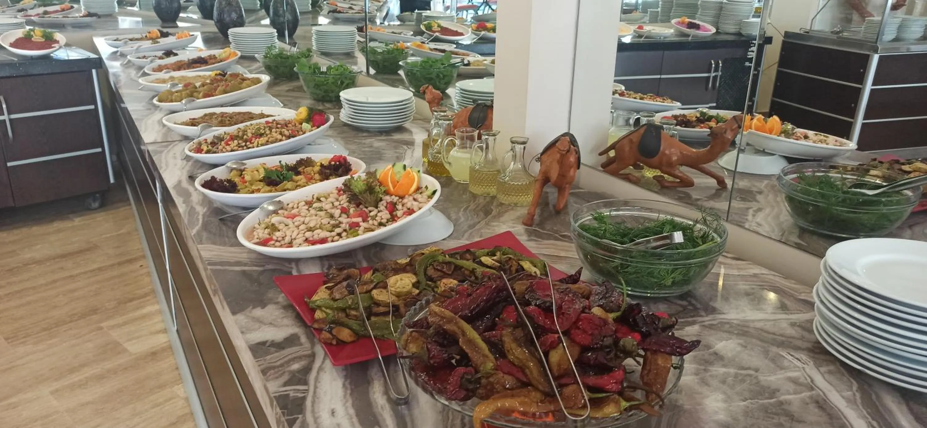 Restaurant/places to eat in Sare Hotel