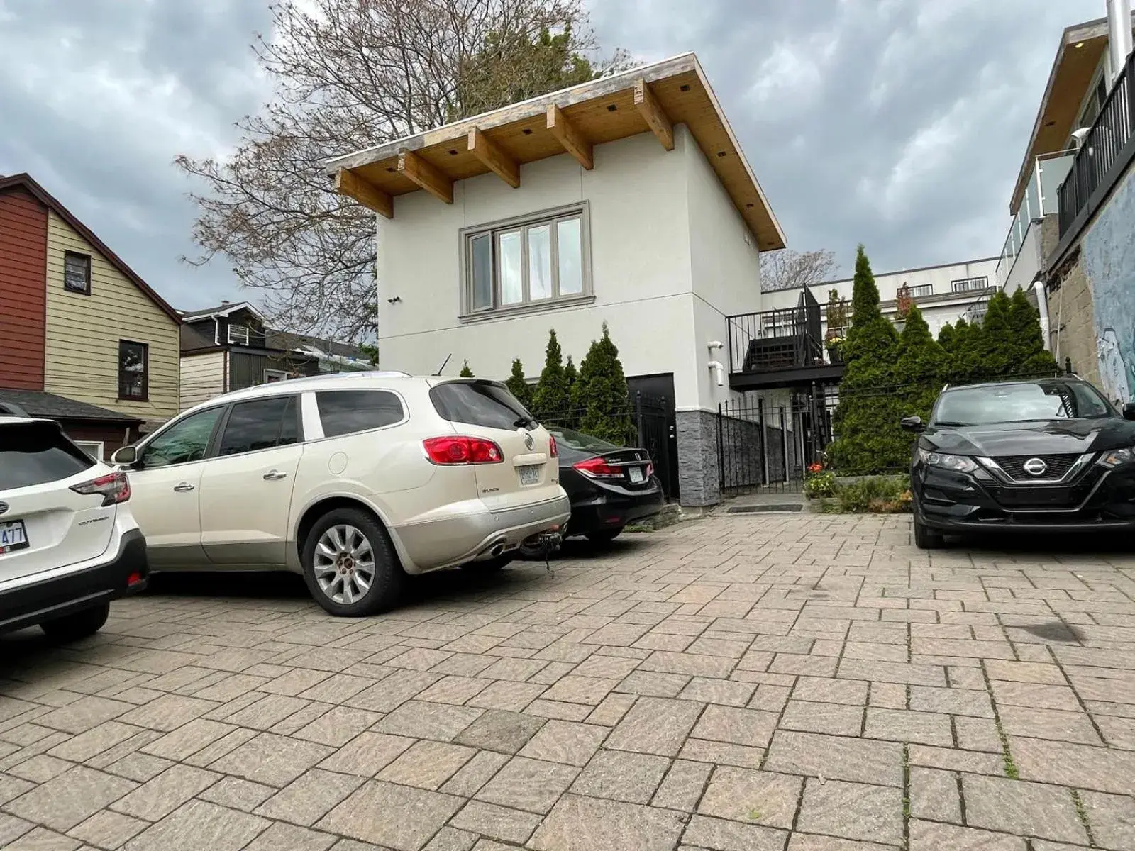 Property building in Dragon Gate Inn Property building in Dragon Gate Inn