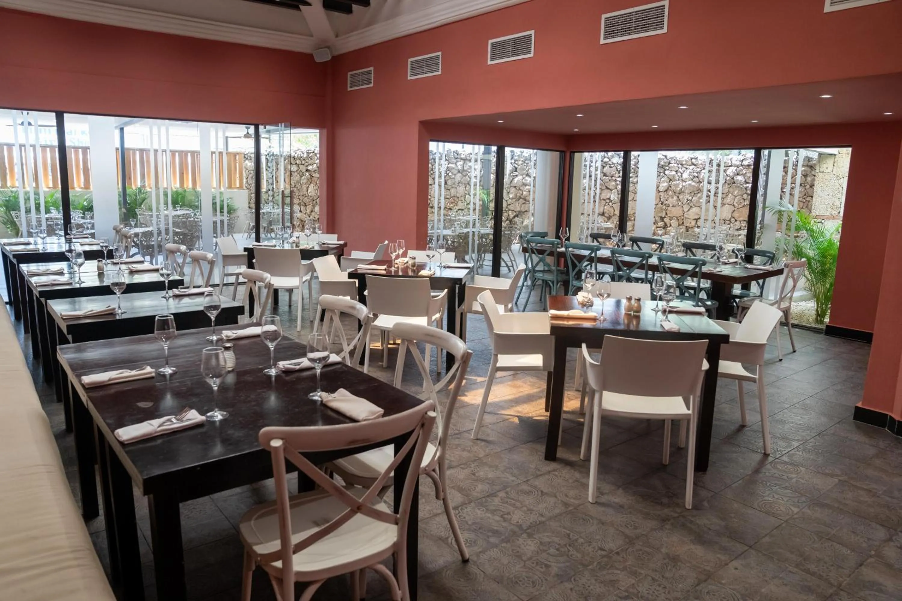 Restaurant/places to eat in Emotions by Hodelpa - Juan Dolio