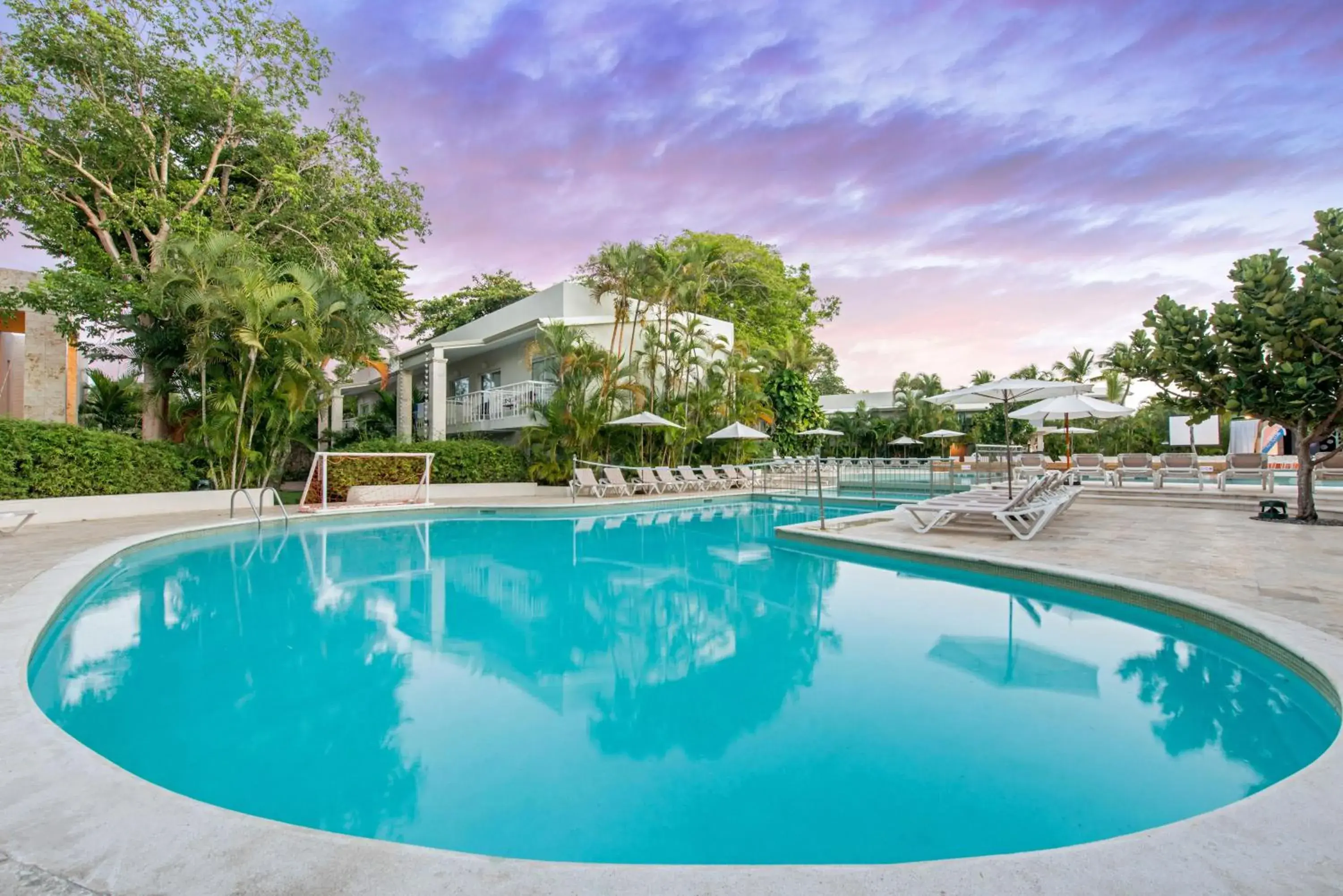 Swimming pool in Emotions by Hodelpa - Juan Dolio Swimming pool in Emotions by Hodelpa - Juan Dolio