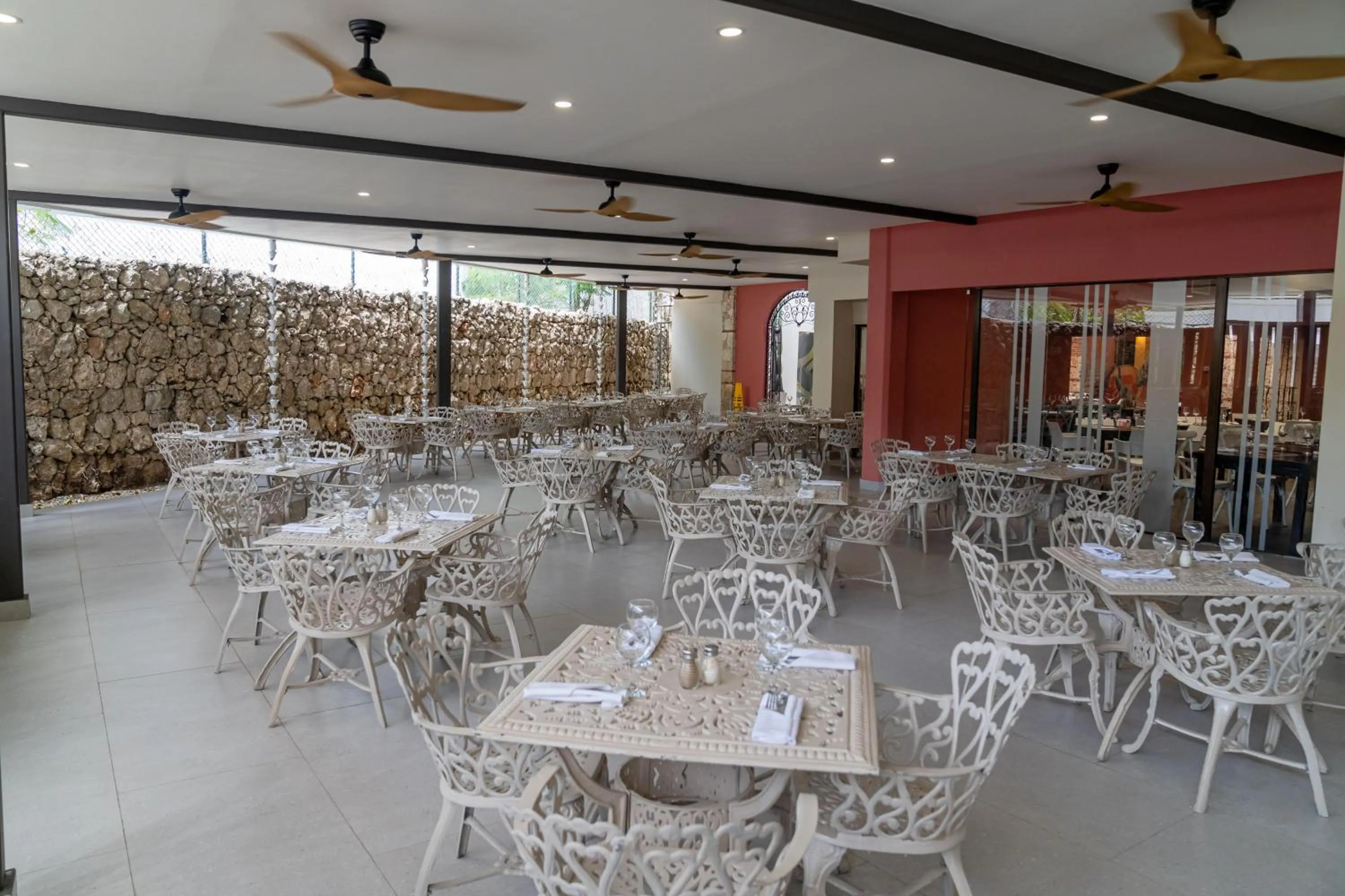 Restaurant/places to eat in Emotions by Hodelpa - Juan Dolio