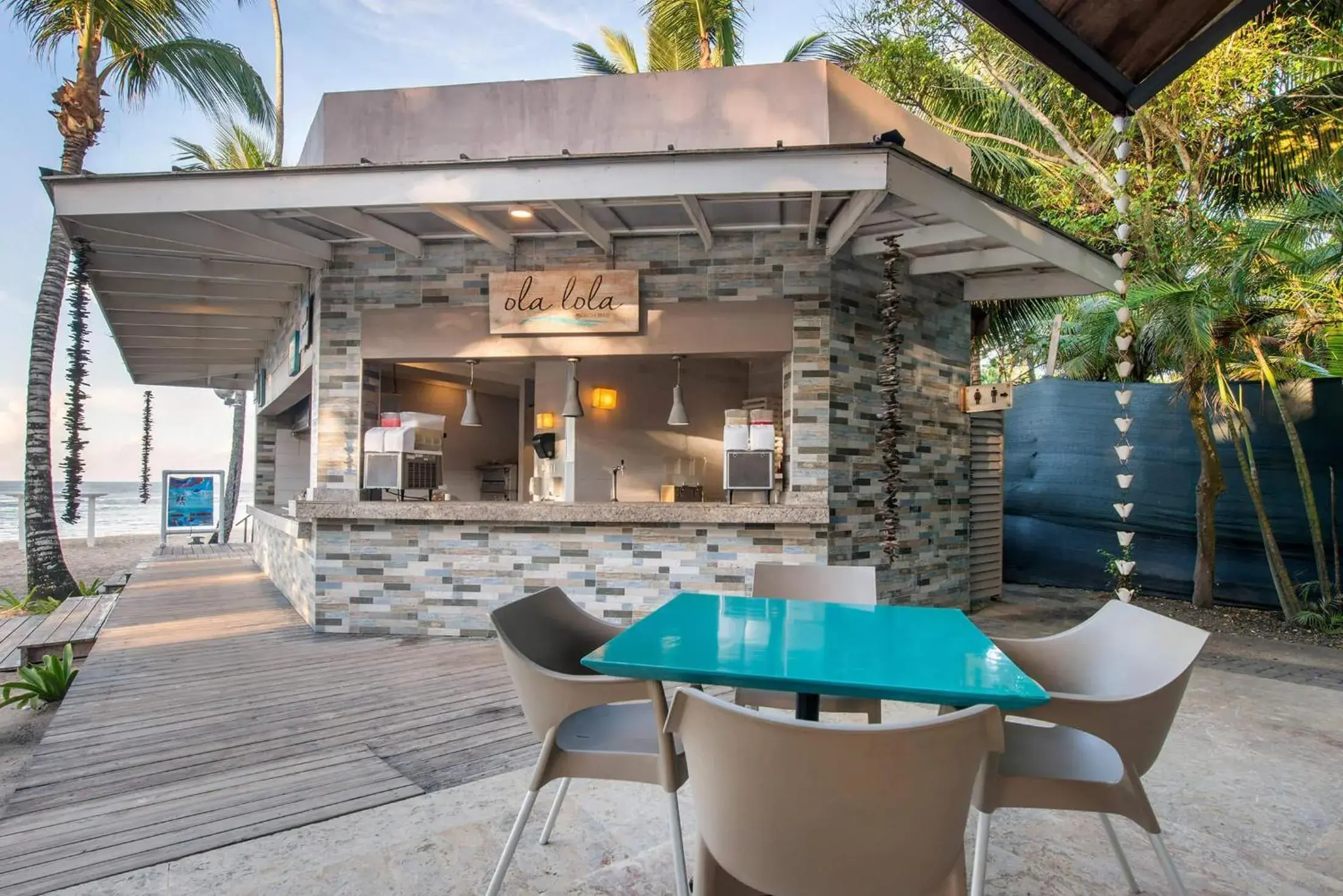 Lounge or bar in Emotions by Hodelpa - Juan Dolio Lounge or bar in Emotions by Hodelpa - Juan Dolio