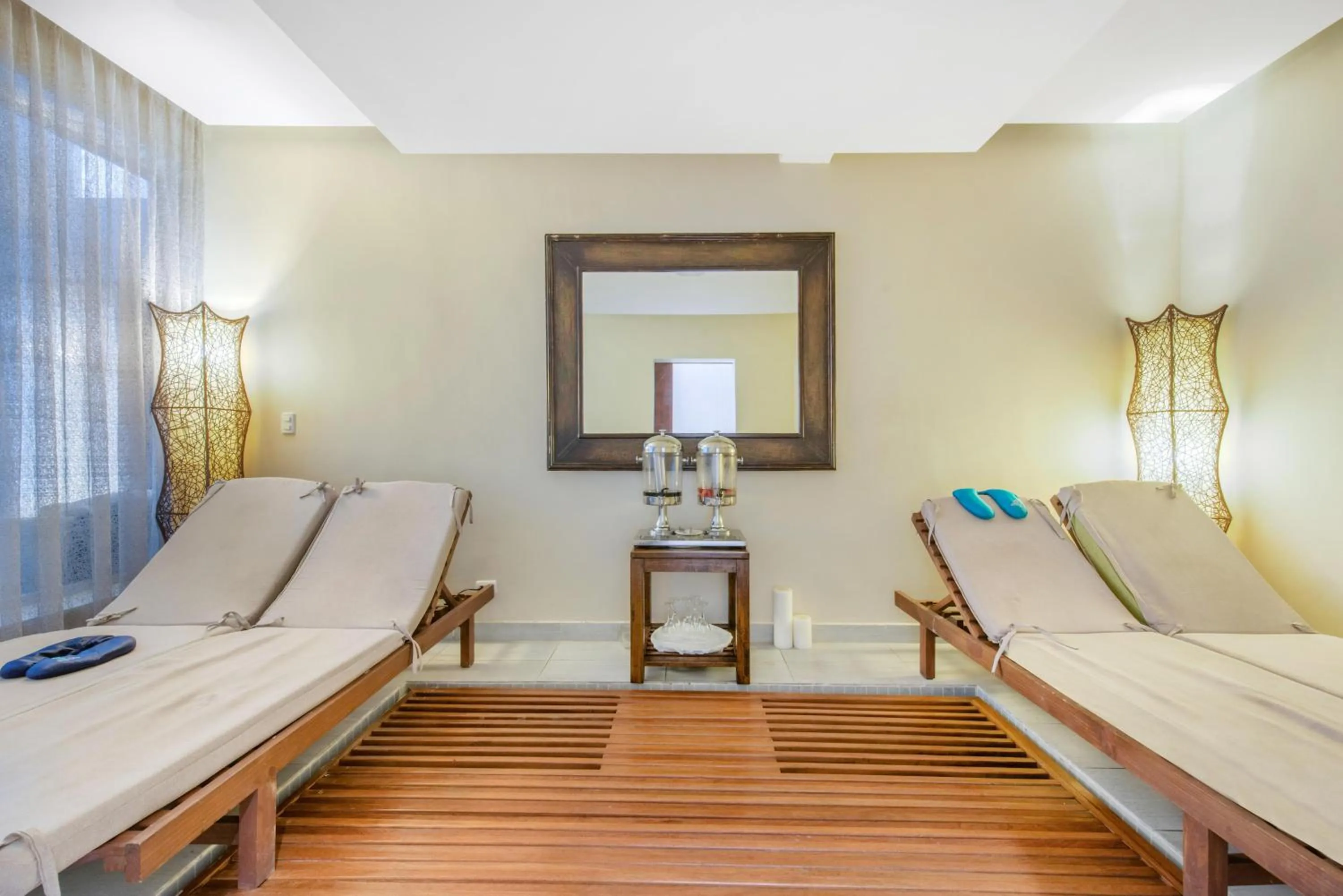 Other in Emotions by Hodelpa - Juan Dolio