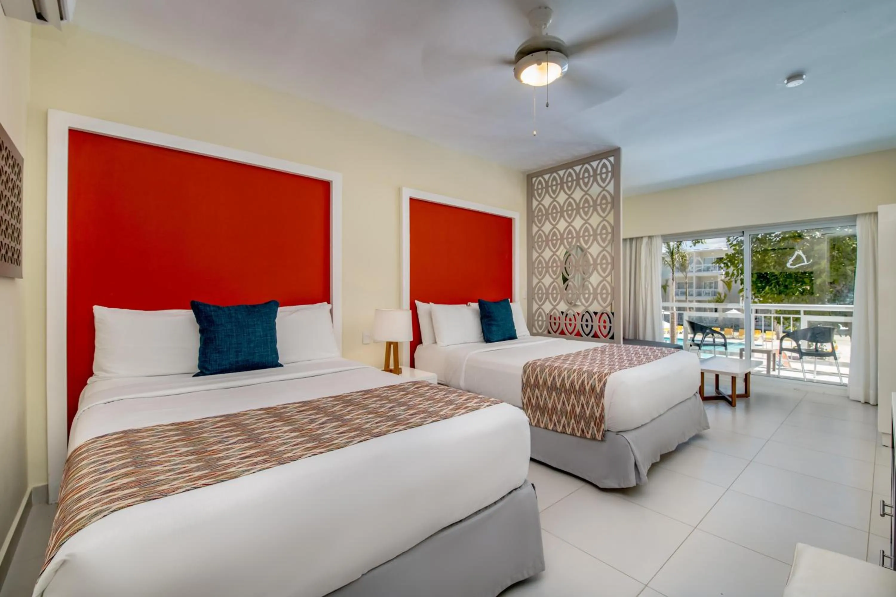 Photo of the whole room, Bed in Emotions by Hodelpa - Juan Dolio