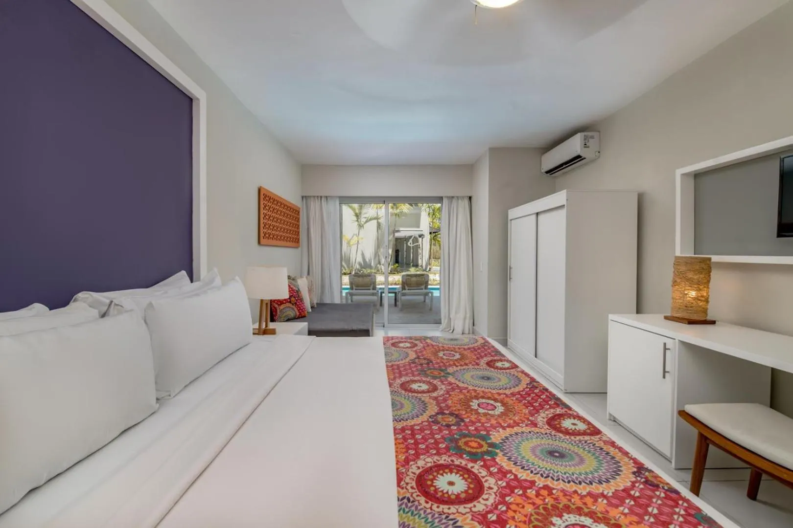 Photo of the whole room, Bed in Emotions by Hodelpa - Juan Dolio