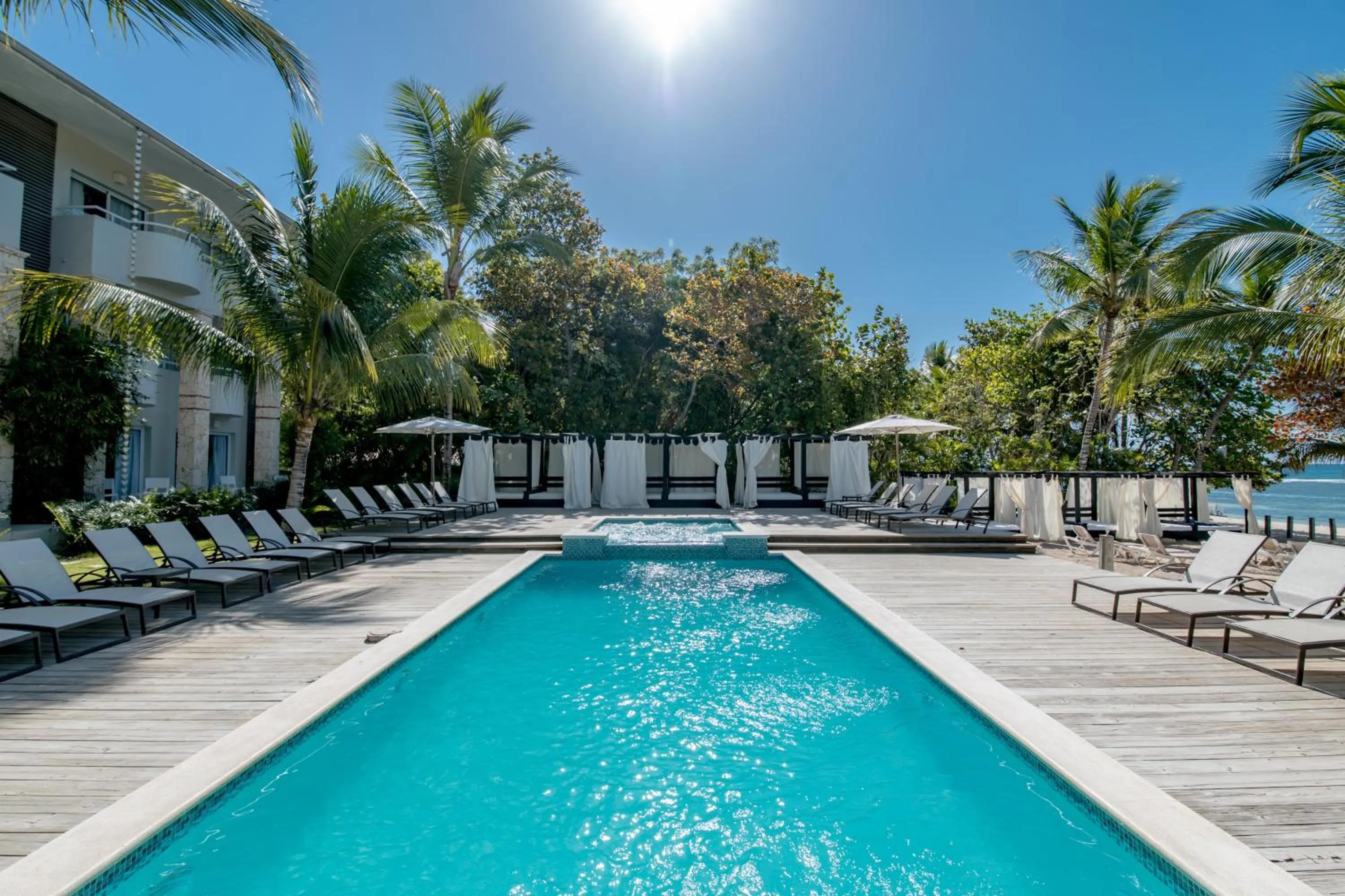 Swimming pool in Emotions by Hodelpa - Juan Dolio