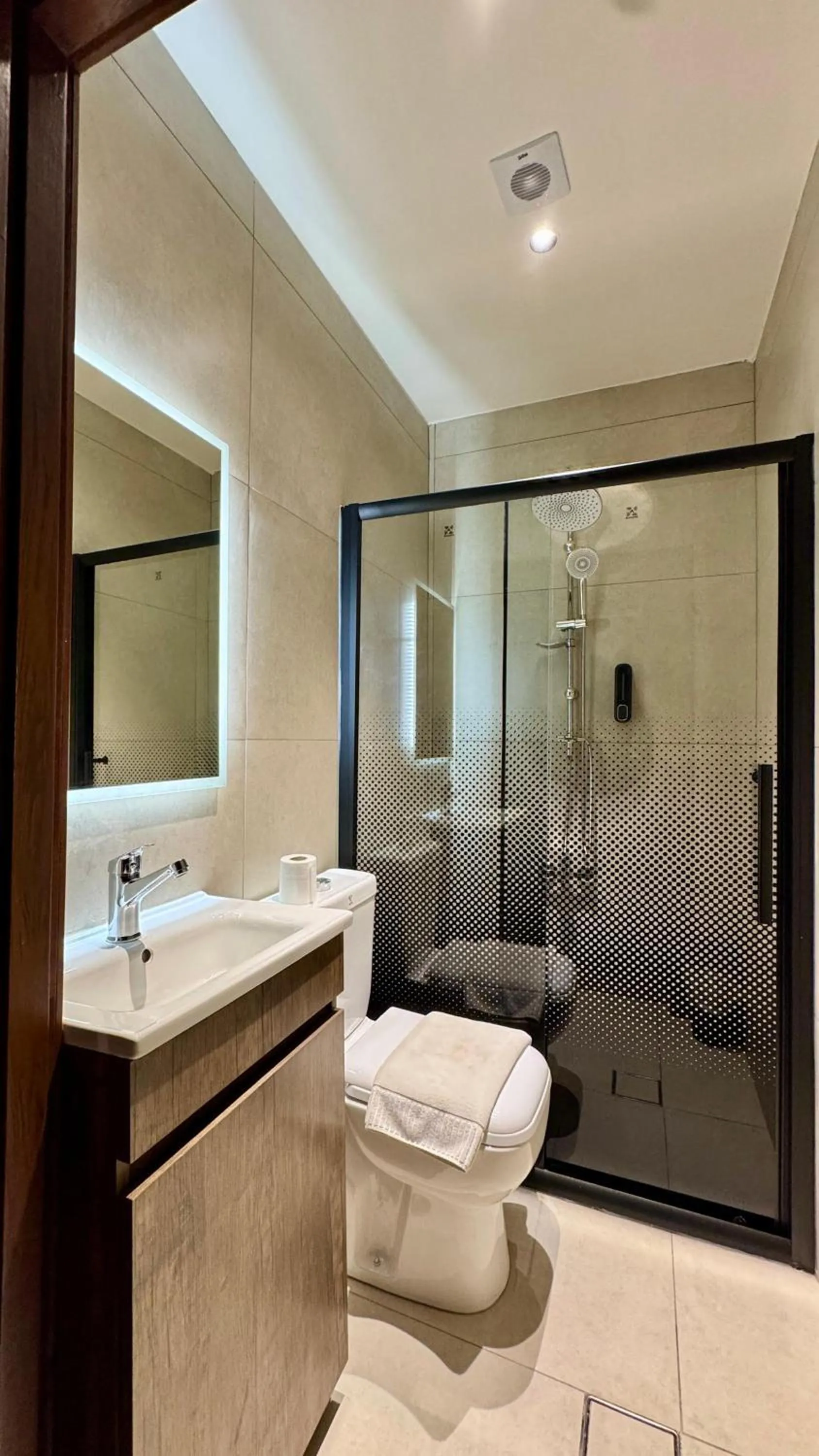 Bathroom in Antika Amman Hotel