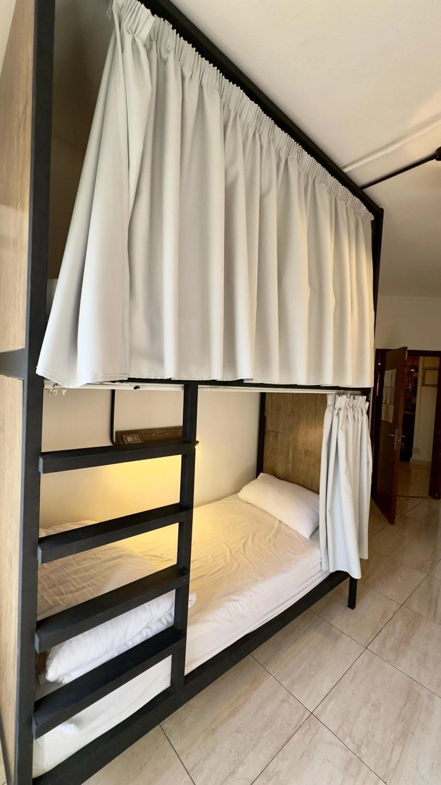 Bed in Antika Amman Hotel